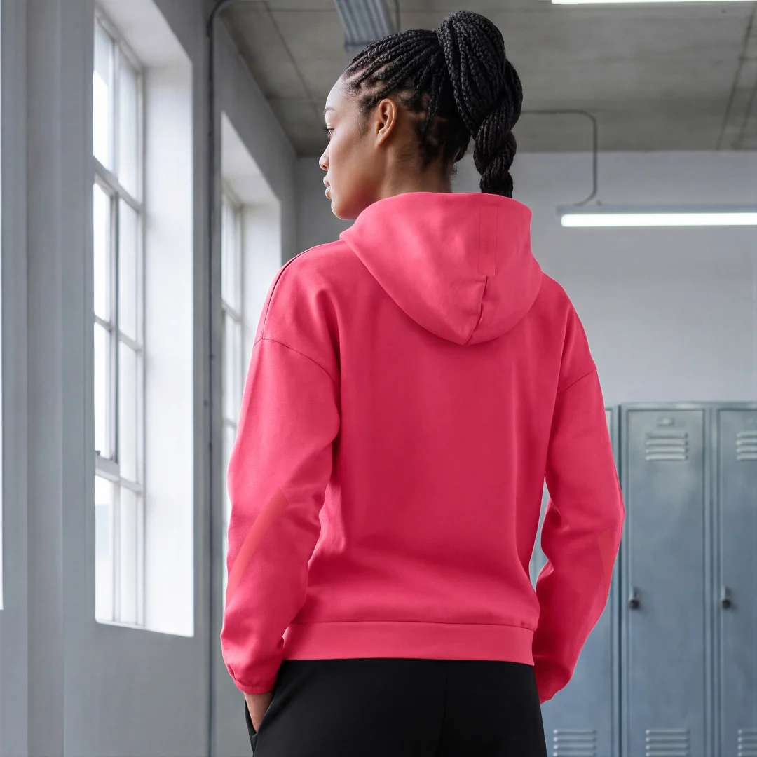 Detalle de Sudadera Adidas Z.N.E. con capucha y cremallera en rosa