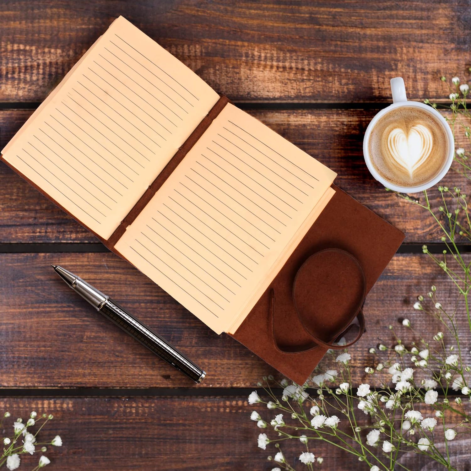 Detalle 2 de Moonster Vintage Leather Journal with Heart Cover – Refillable 8x6 Notebook
