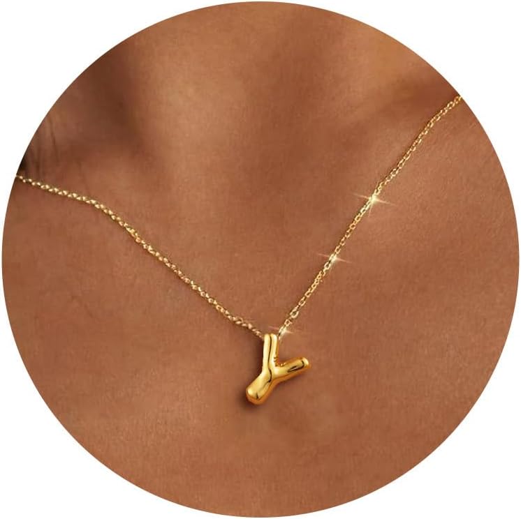 Detalle 2 de Gold Initial Necklace, 14K Gold-Plated