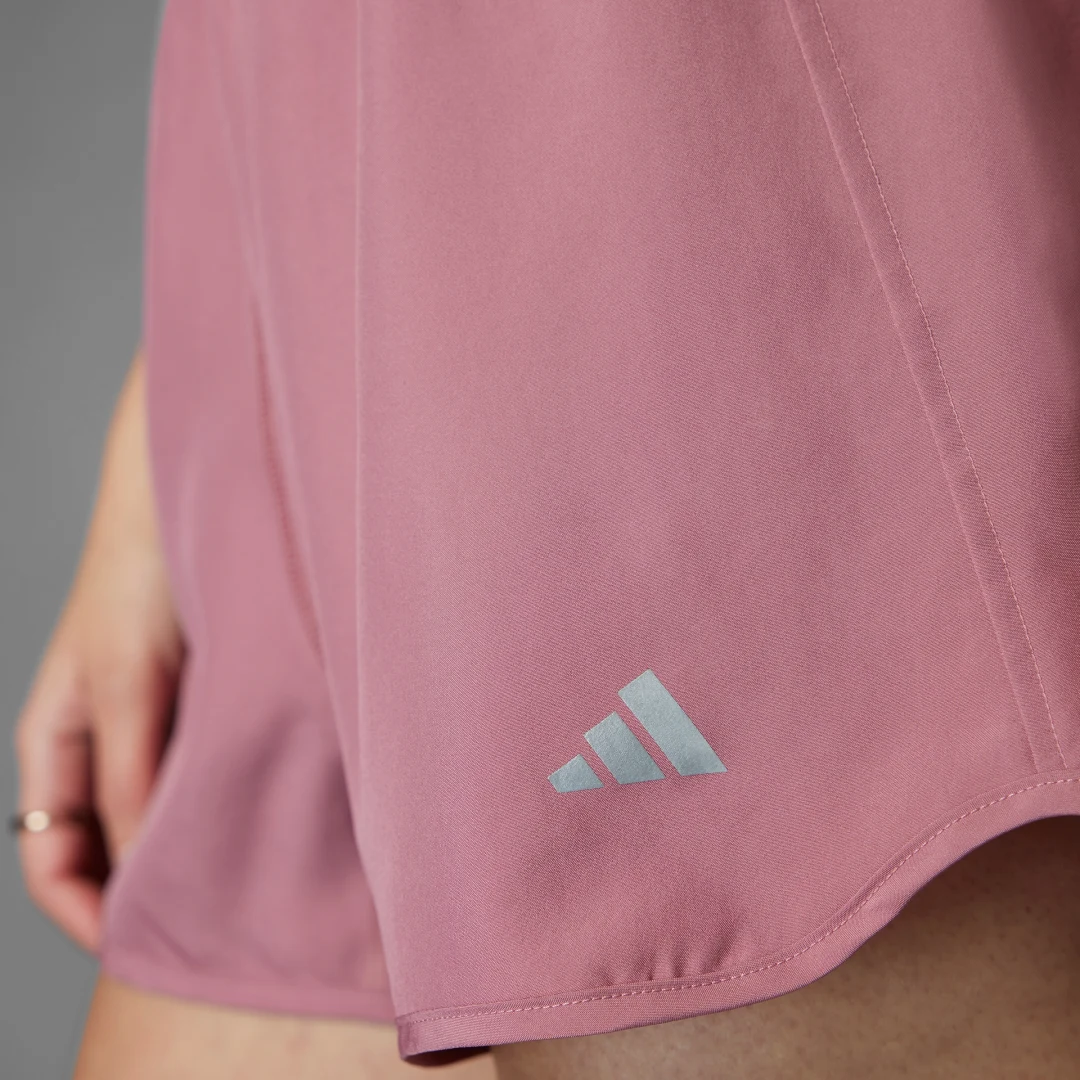 Detalle 2 de Pantalón corto Run It de Adidas en rosa