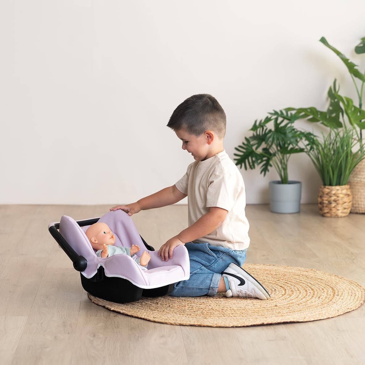 Detalle 1 de Smoby Maxi-COSI Pink Doll Seat with Adjustable Handle, Safety Belt and Storage