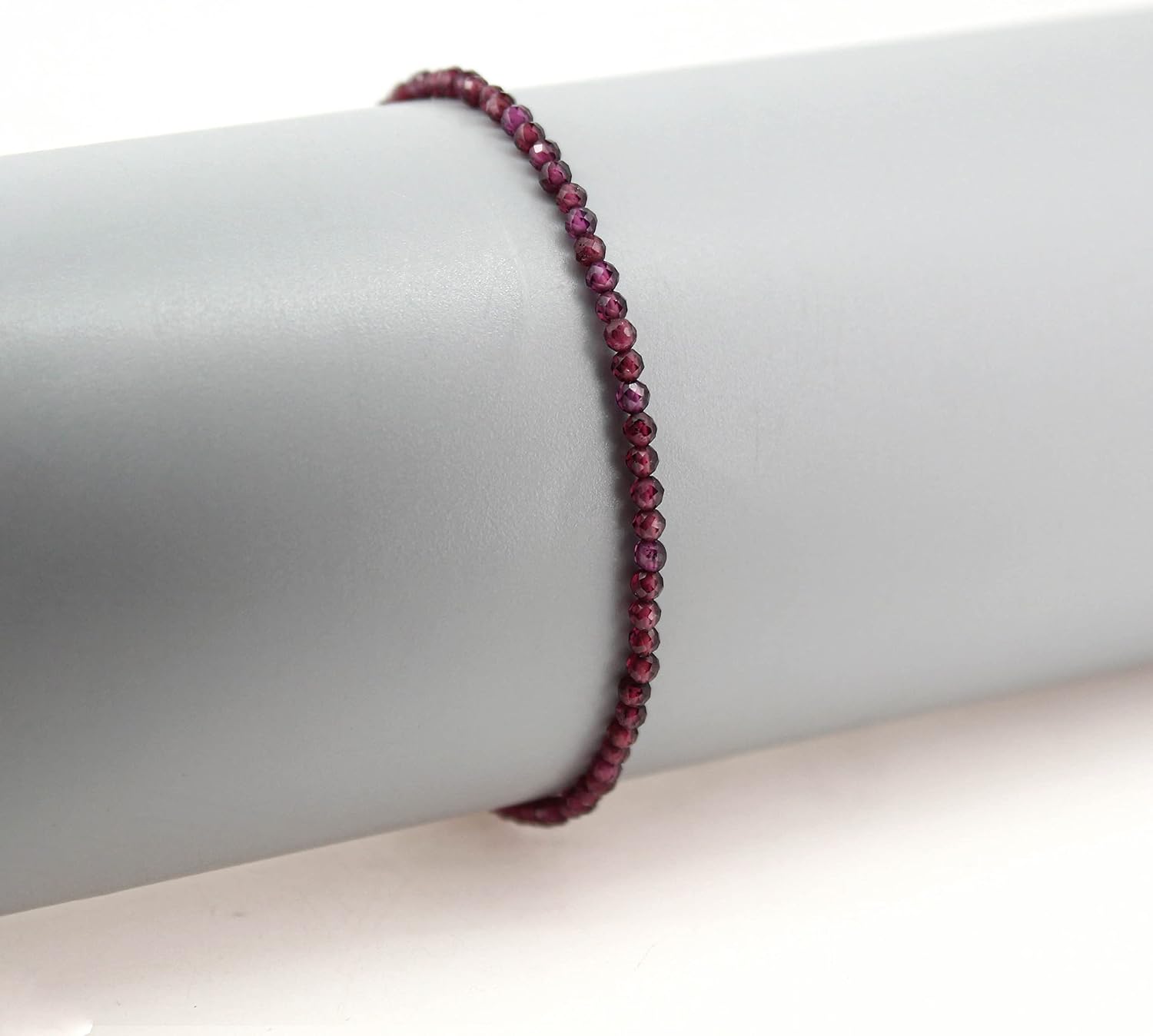 Detalle de Gempires Natural Garnet Beads Bracelet – 7" with 1" Extender, Gold Plated Garnet Bead Bracelet