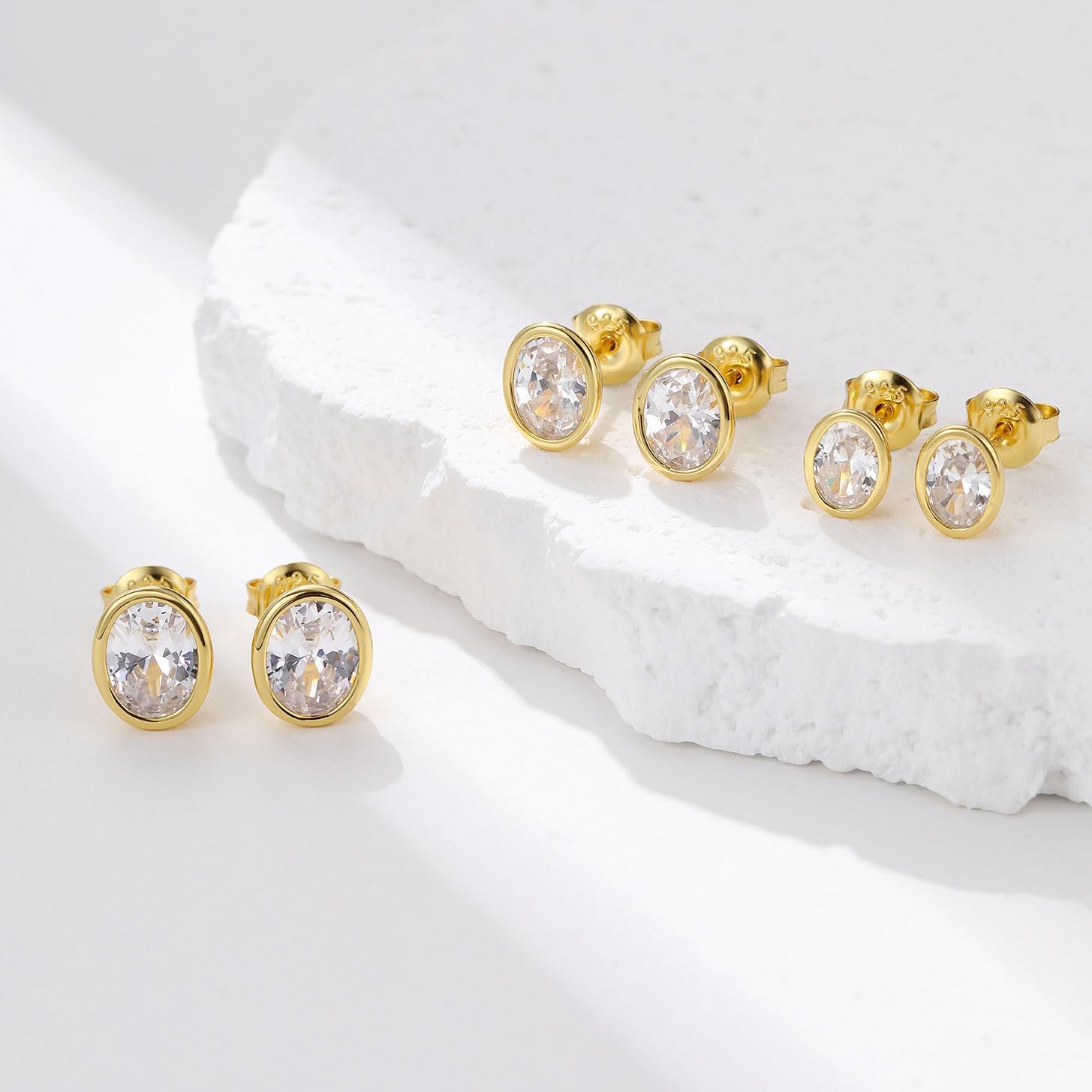 Detalle de Jiamiaoi 18K Weißgold überzogen Simulierte Diamant Ohrstecker aus 925er Silber mit Zirkonia (4–8 mm) – zeitloses Damen- und Herrenmodell