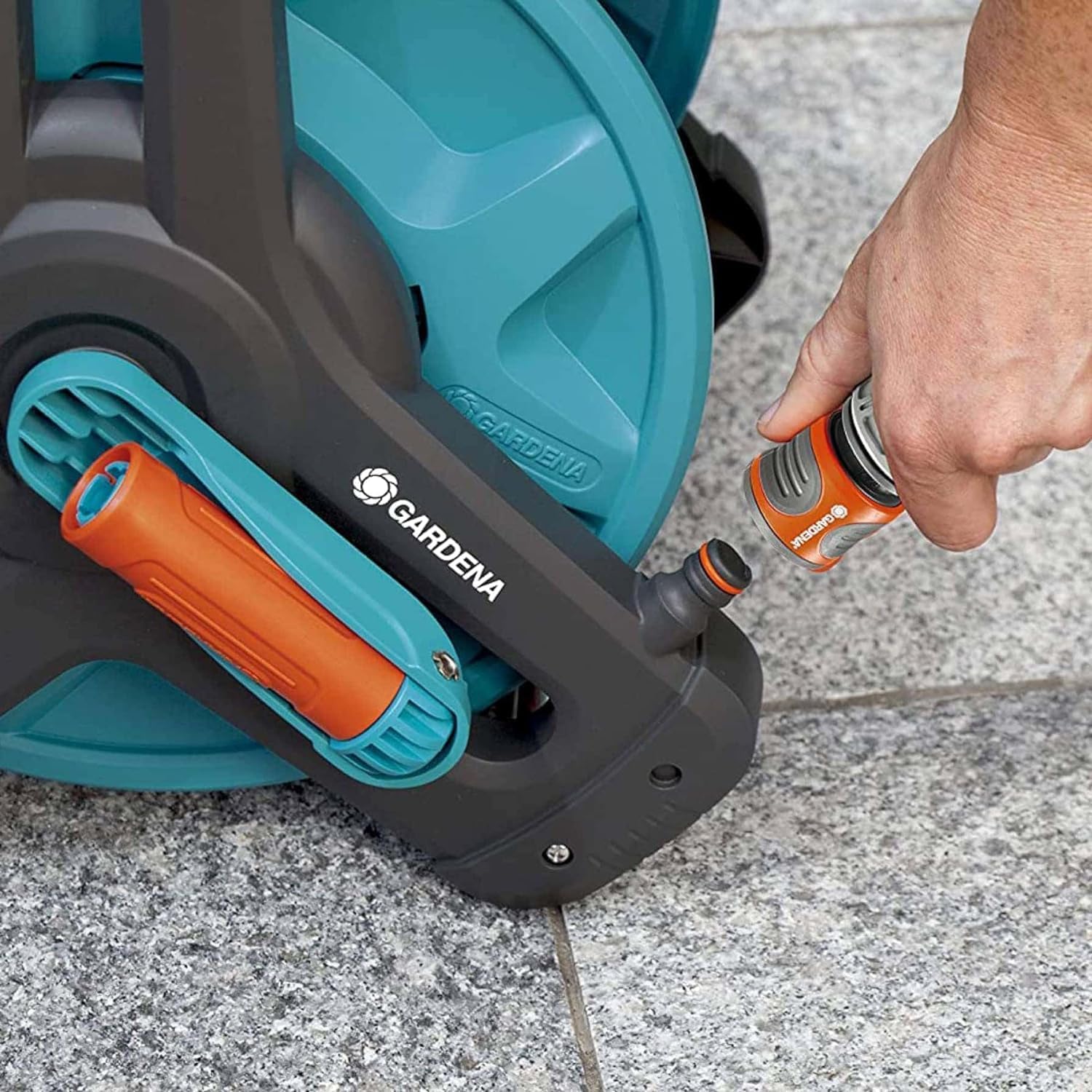 Detalle de Gardena Classic Schlauchtrommel 10 Set – Schlauchaufbewahrung mit 10 m, Spritze und Tragegriff