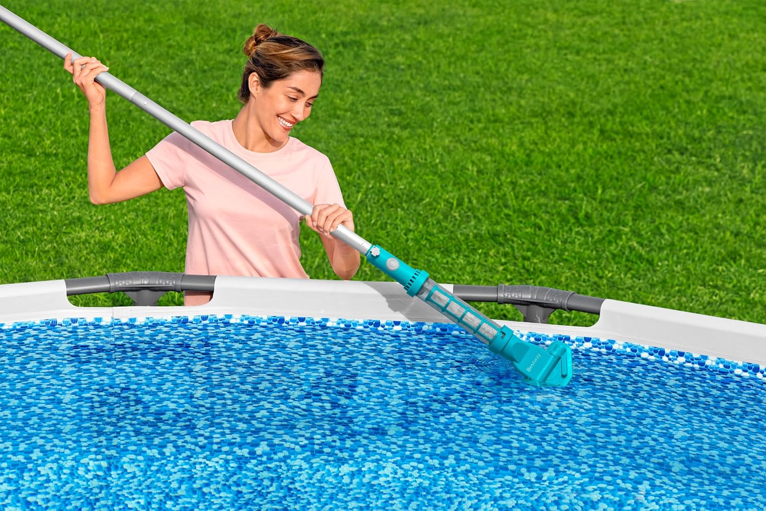 Detalle 2 de Bestway 58771 aspiratore piscina ricaricabile