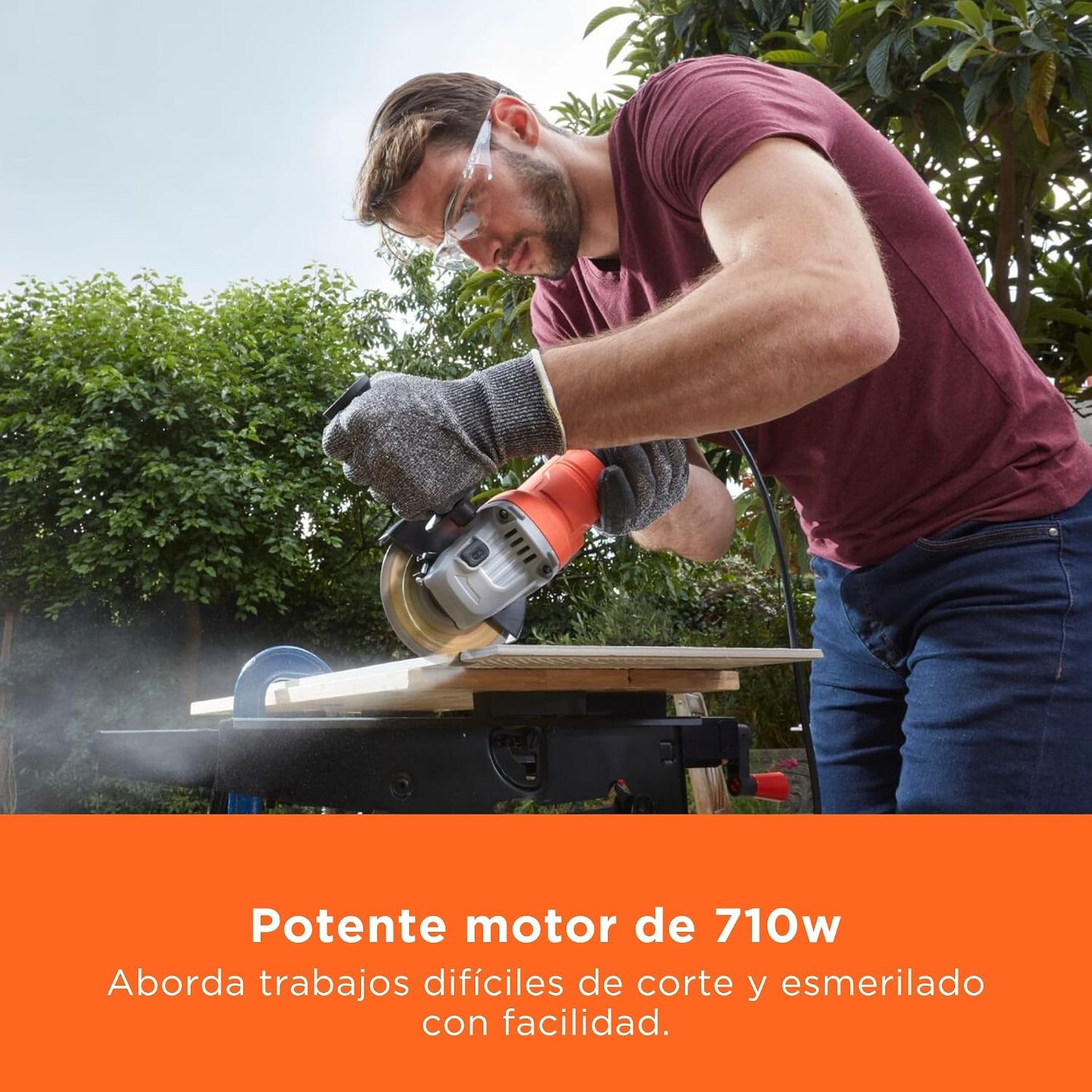 Thumbnail 1 de Black+Decker BEG010-QS 710 W amoladora angular