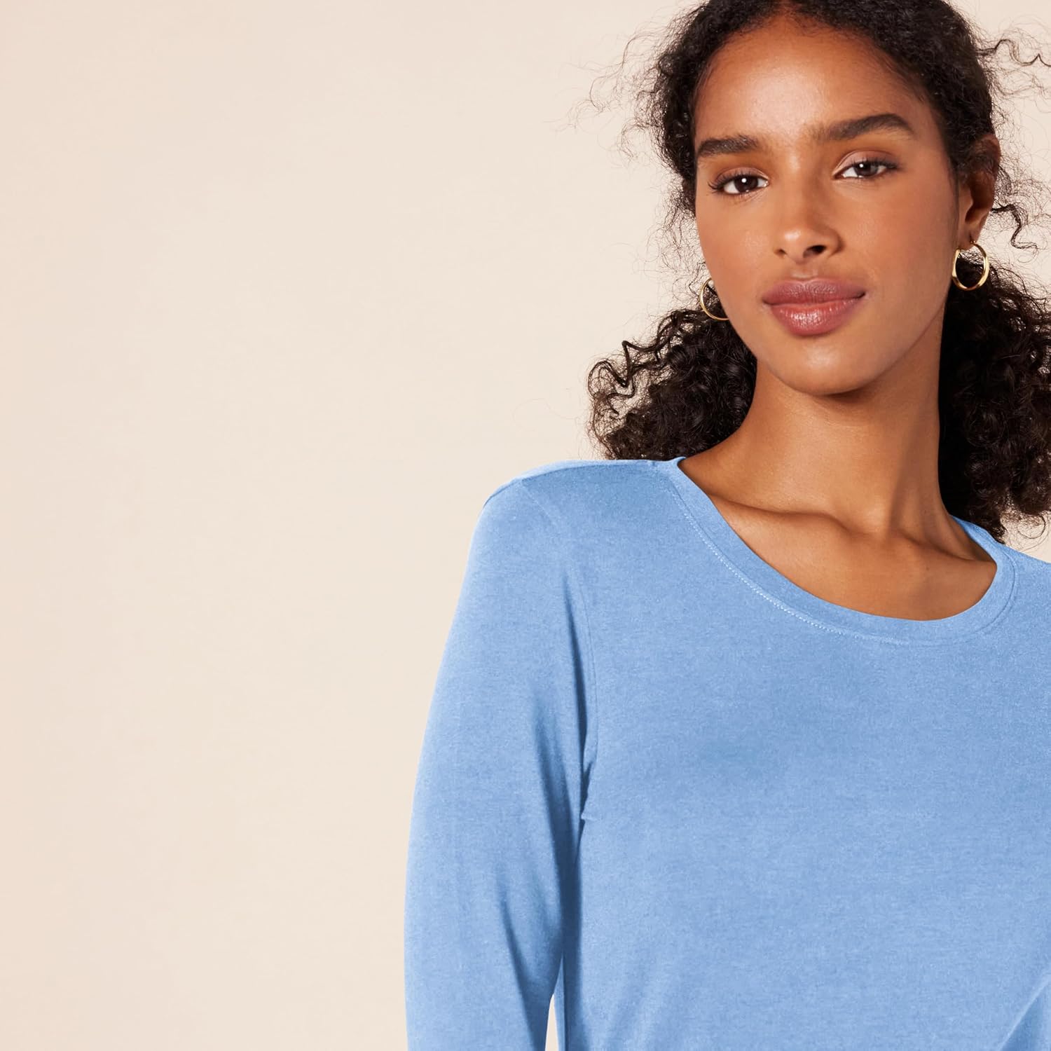 Thumbnail 2 de Amazon Essentials Damen Regular-Fit Langarm-T-Shirt mit Rundhalsausschnitt (Baumwoll-Modal-Mix, in Übergrößen)