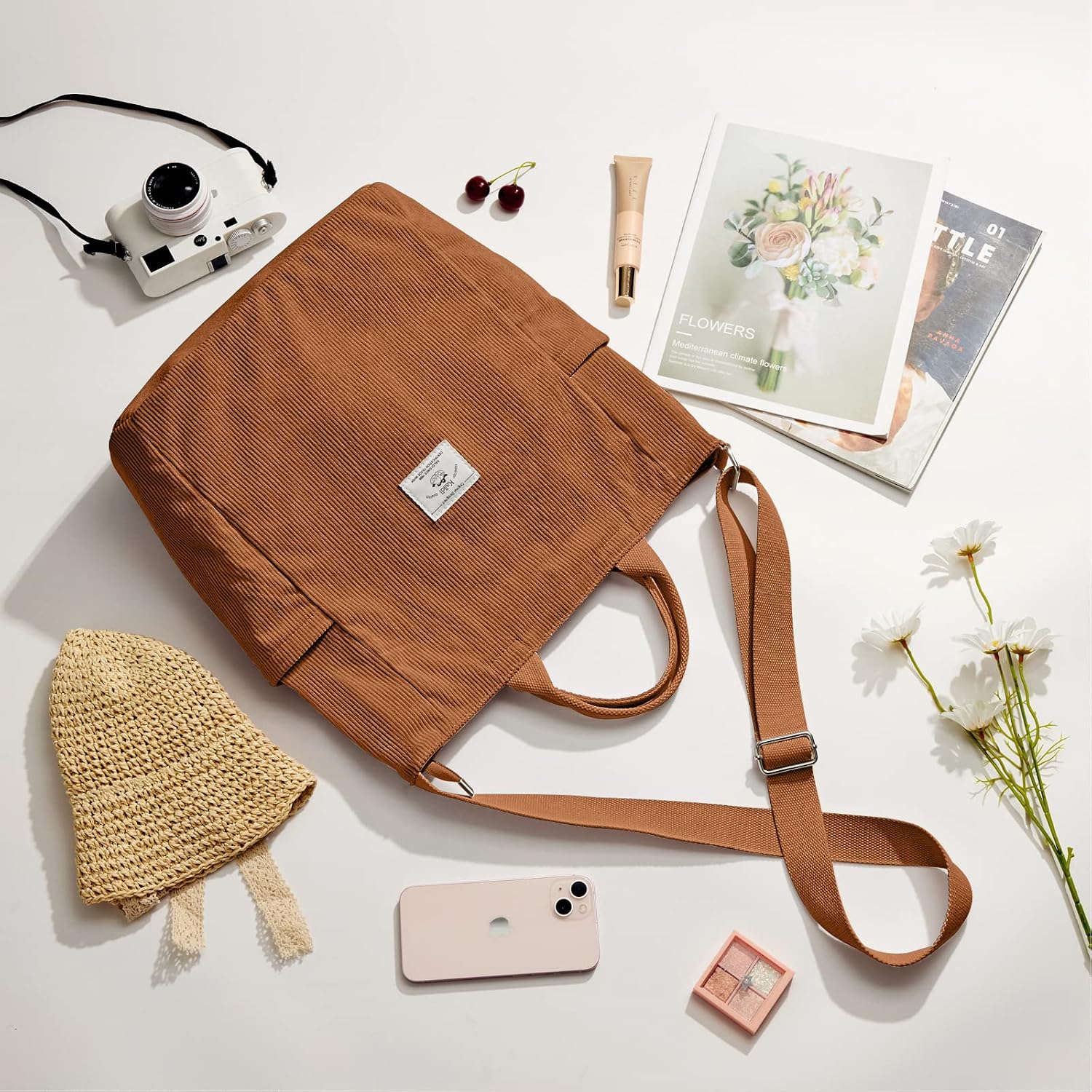 Detalle de KALIDI Corduroy hobo bag 38 x 30.5 cm