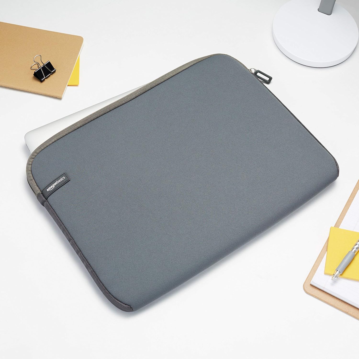 Thumbnail 6 de Amazon Basics Laptop-Schutzhülle für 15,6-Zoll (42 x 31,5 x 2 cm), grau