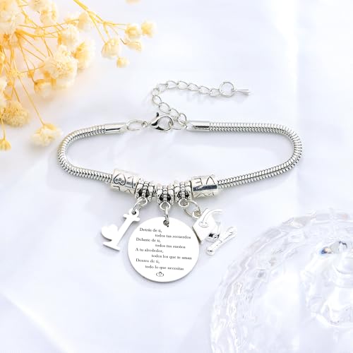 Detalle de Astellea Pulsera con Iniciales Inspiradoras para la Graduación