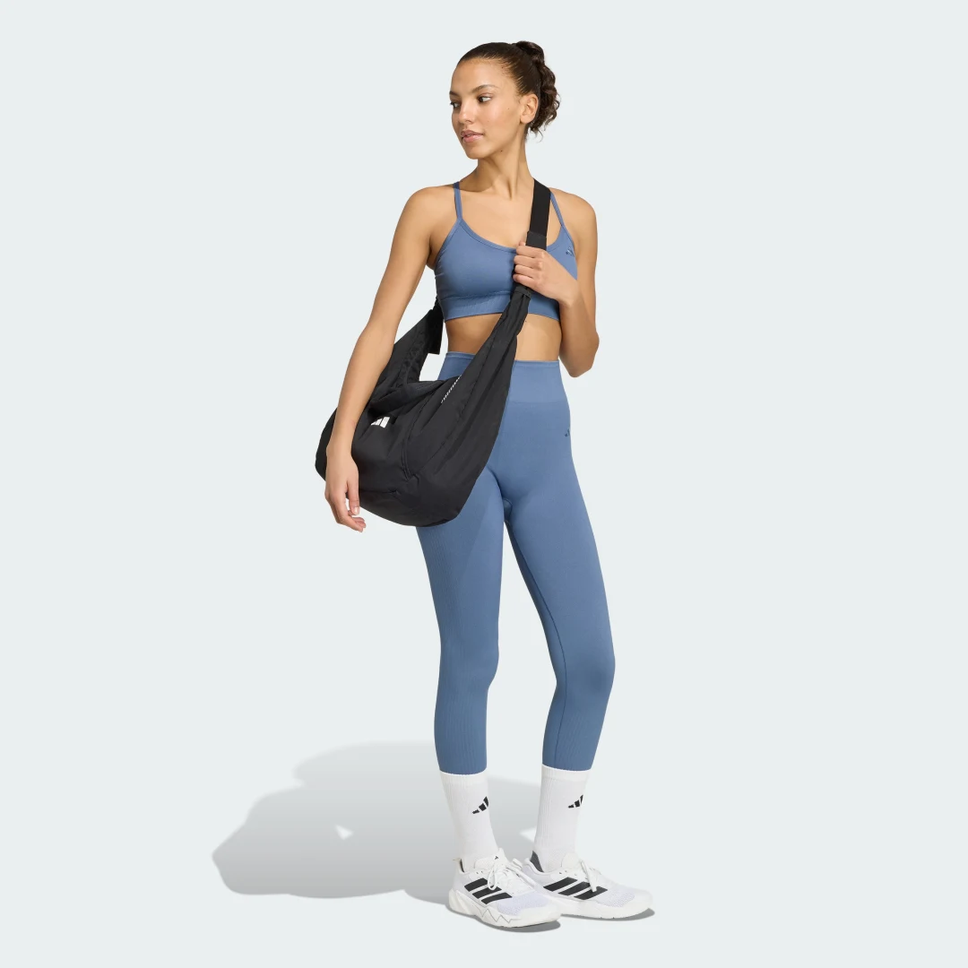 Detalle 2 de Mallas de punto largas de entrenamiento Essentials de Adidas: guía de compra práctica
