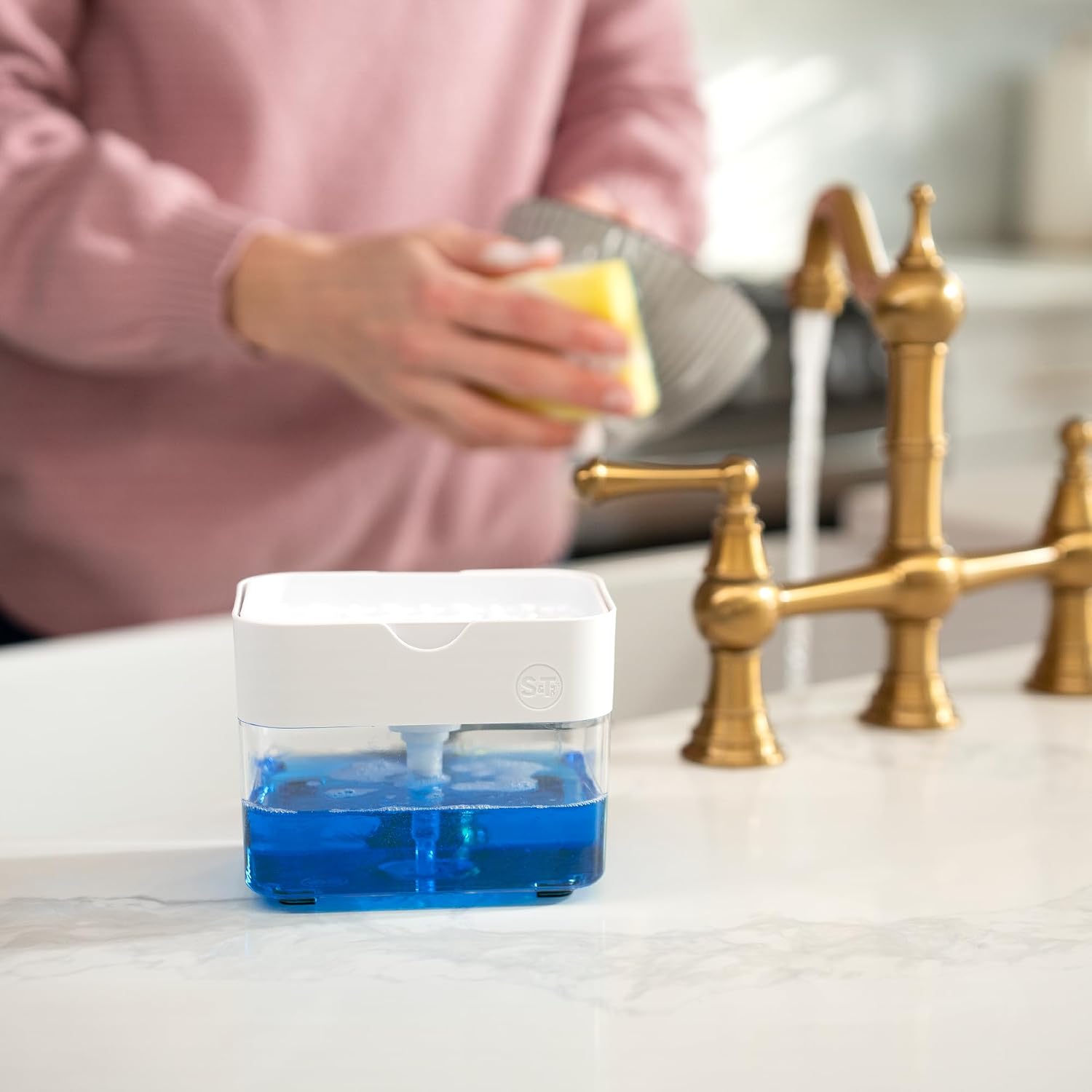 Detalle 2 de S&T INC. Dish Soap Dispenser and Sponge Holder — Matte White, 13 oz