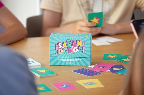 Detalle de Hellofun! Sarandonga: juego de música y risas para cantar, bailar y tararear (4-12 jugadores, 14+)