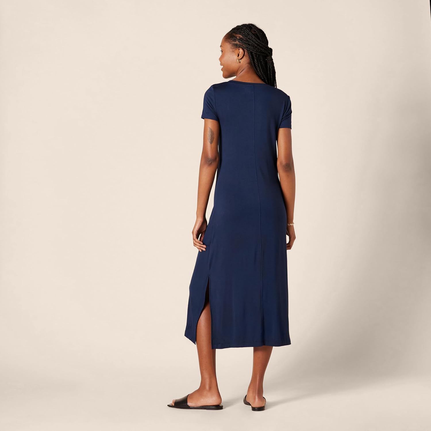 Detalle de Amazon Essentials Damen Kurzarm-Jersey-Kleid mit V-Ausschnitt (mittellang)