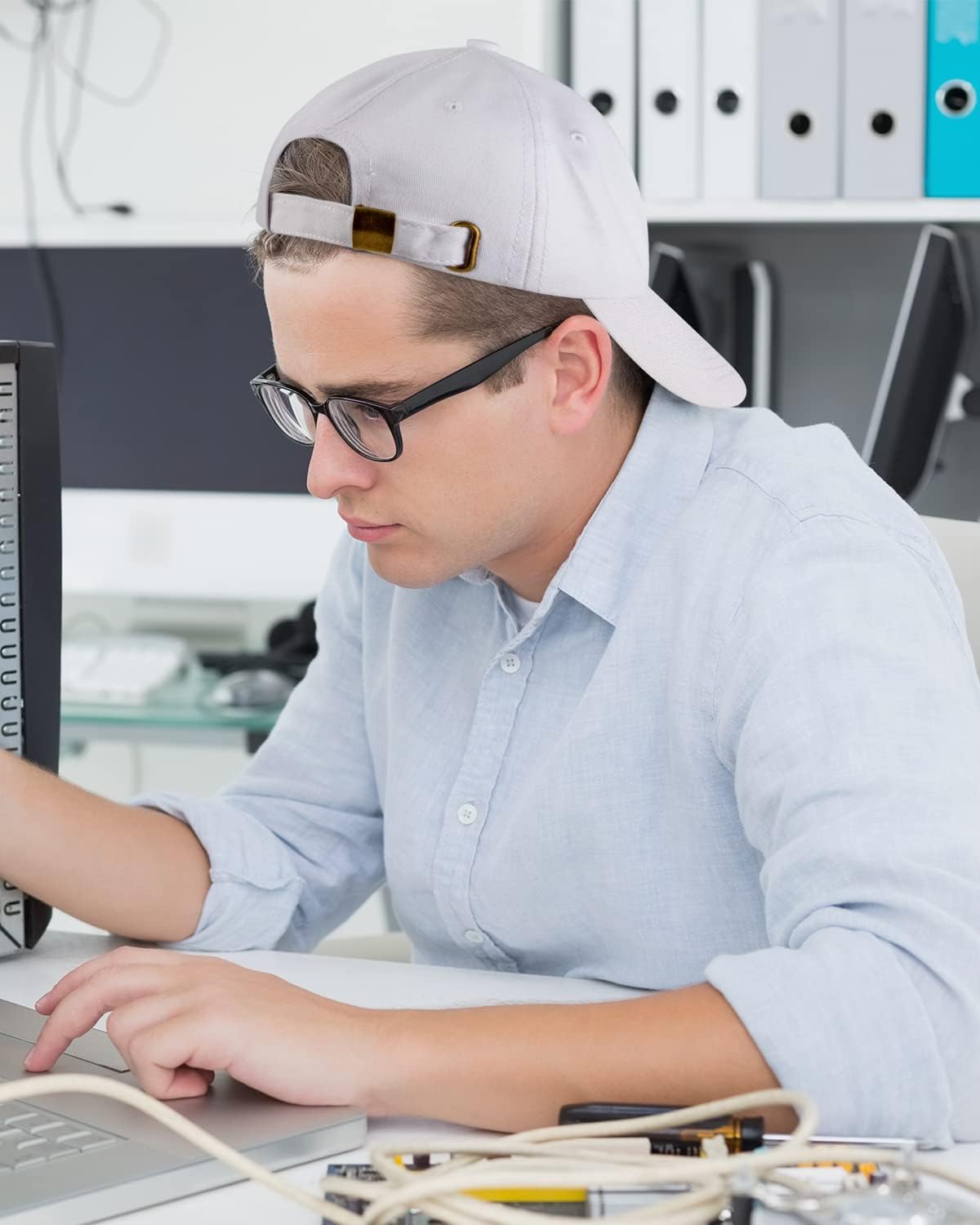 Detalle de Unisex adjustable baseball cap with metal buckle closure and sweatband lining (54–60 cm)