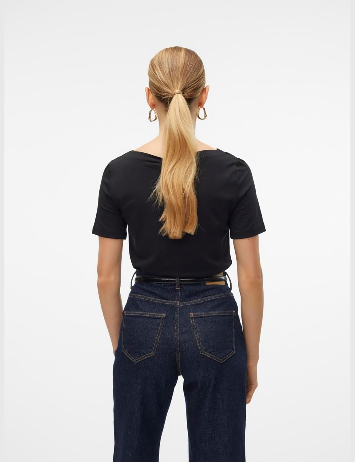 Detalle de VERO MODA Top basic elasticizzato a manica corta con scollo a barca da donna Panda