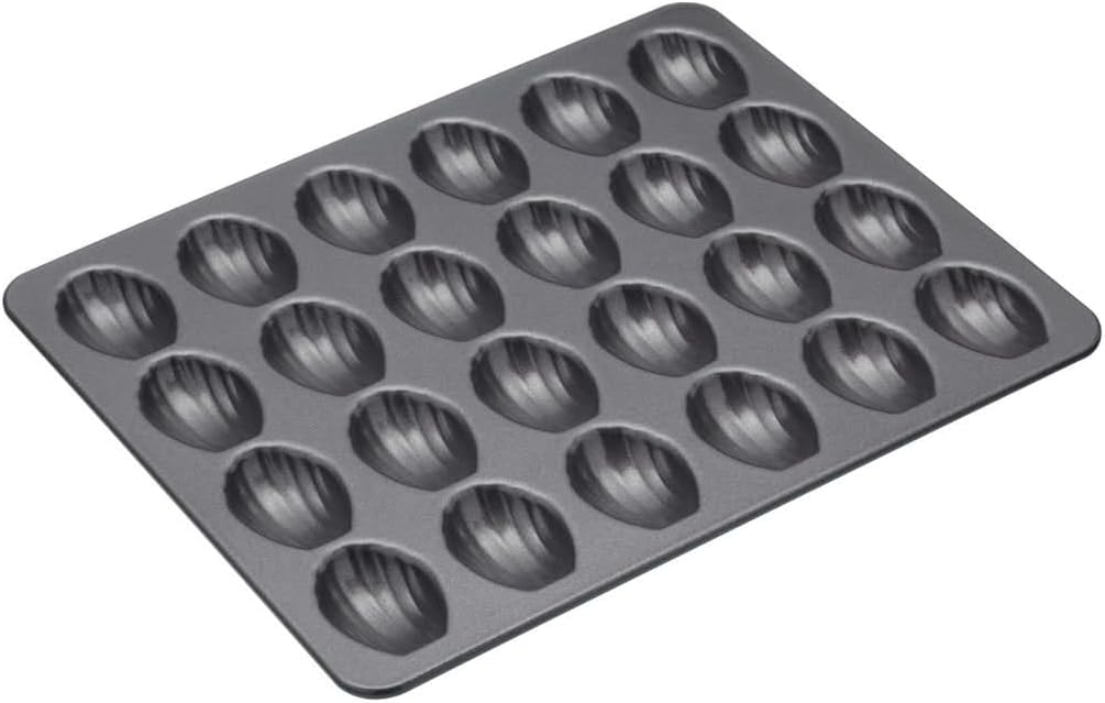 Detalle 2 de MasterClass Madeleine Tray, 12-hole carbon steel non-stick mould, 40 x 20 cm