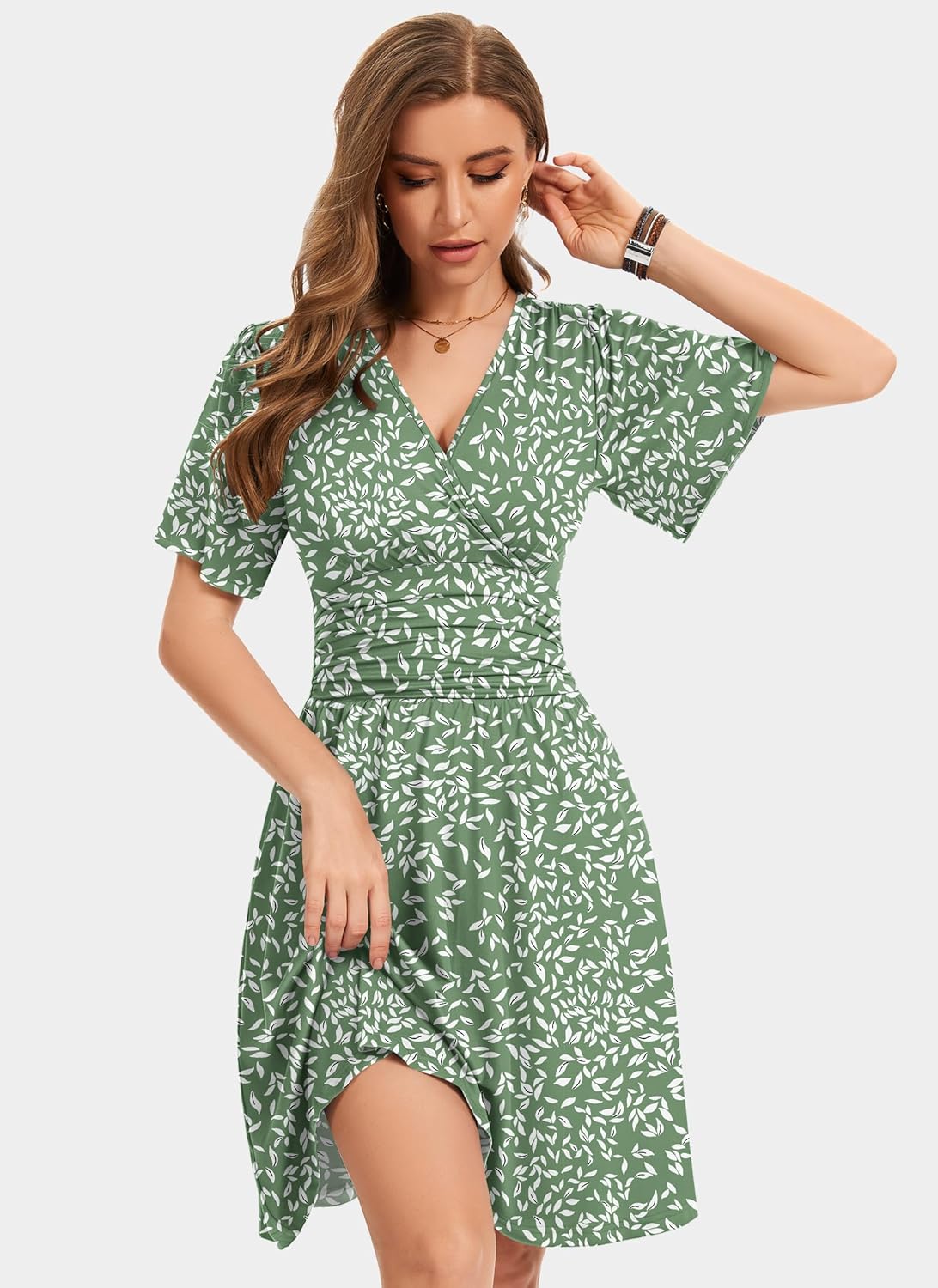 Detalle de WNEEDU Sommerkleid Damen Elegant mit V-Ausschnitt, Empire-Taille und Taschen – Luftiges Strandkleid