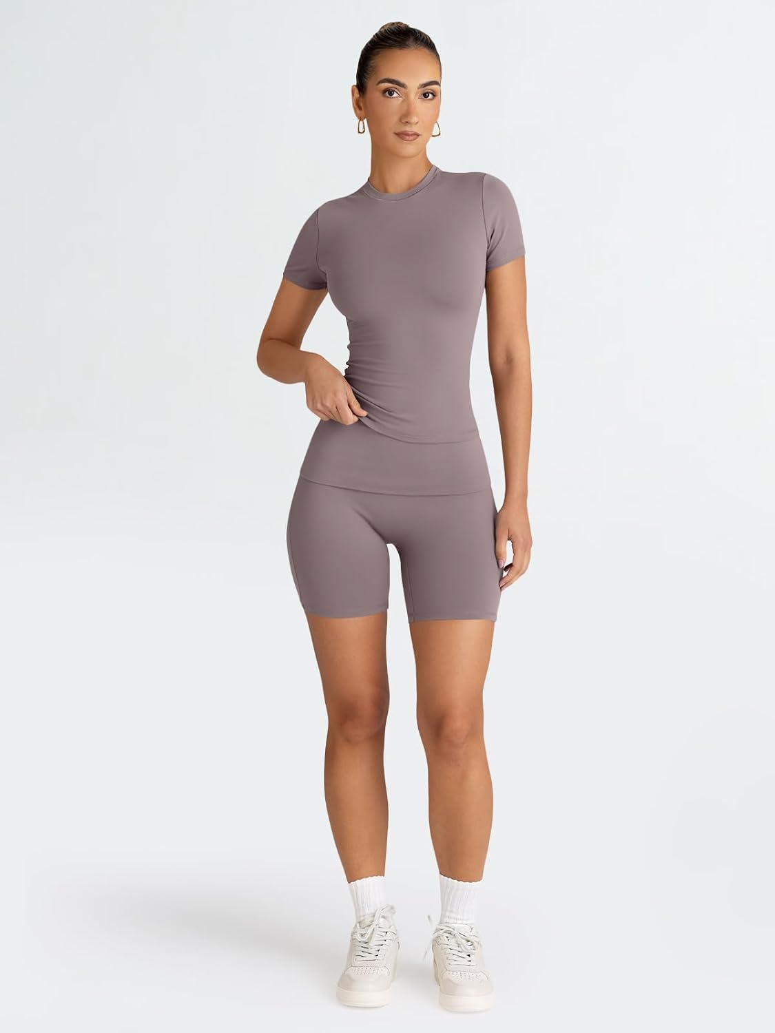 Detalle de Trendy Queen 2-Piece Summer Workout Set (Crop Top & Slim Shorts) — Nylon/Spandex Gym, Pilates, Yoga & Going Out