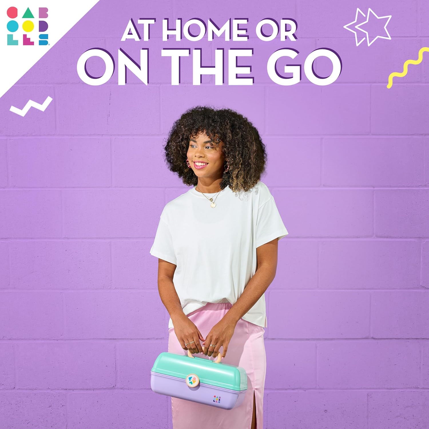 Detalle de Caboodles On-The-Go Girl Organiseur de Maquillage — Plastique Dur, Miroir Intégré et Fermeture Sécurisée