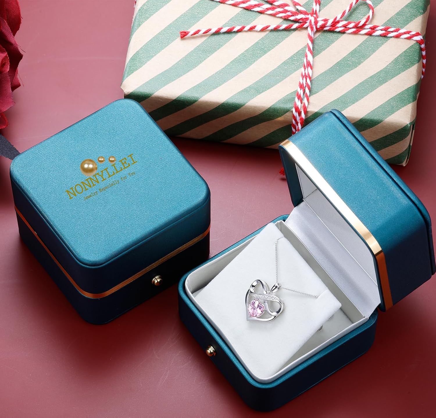 Detalle de Collana con ciondolo a forma di cuore infinito in argento Sterling di NONNYLLEI
