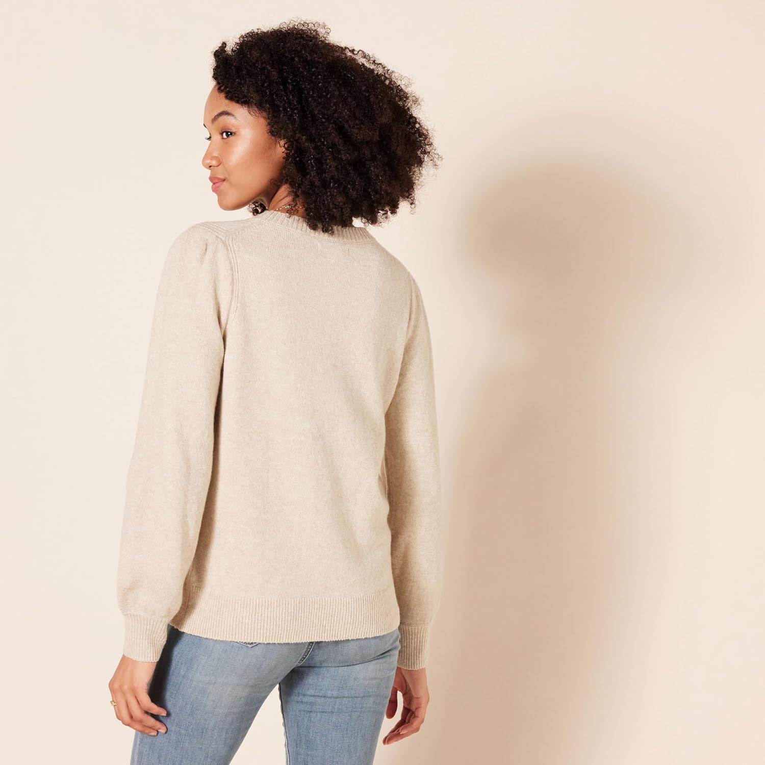 Thumbnail 1 de Amazon Essentials Damen Soft-Touch-Pullover mit plissierter Schulter und Rundhalsausschnitt