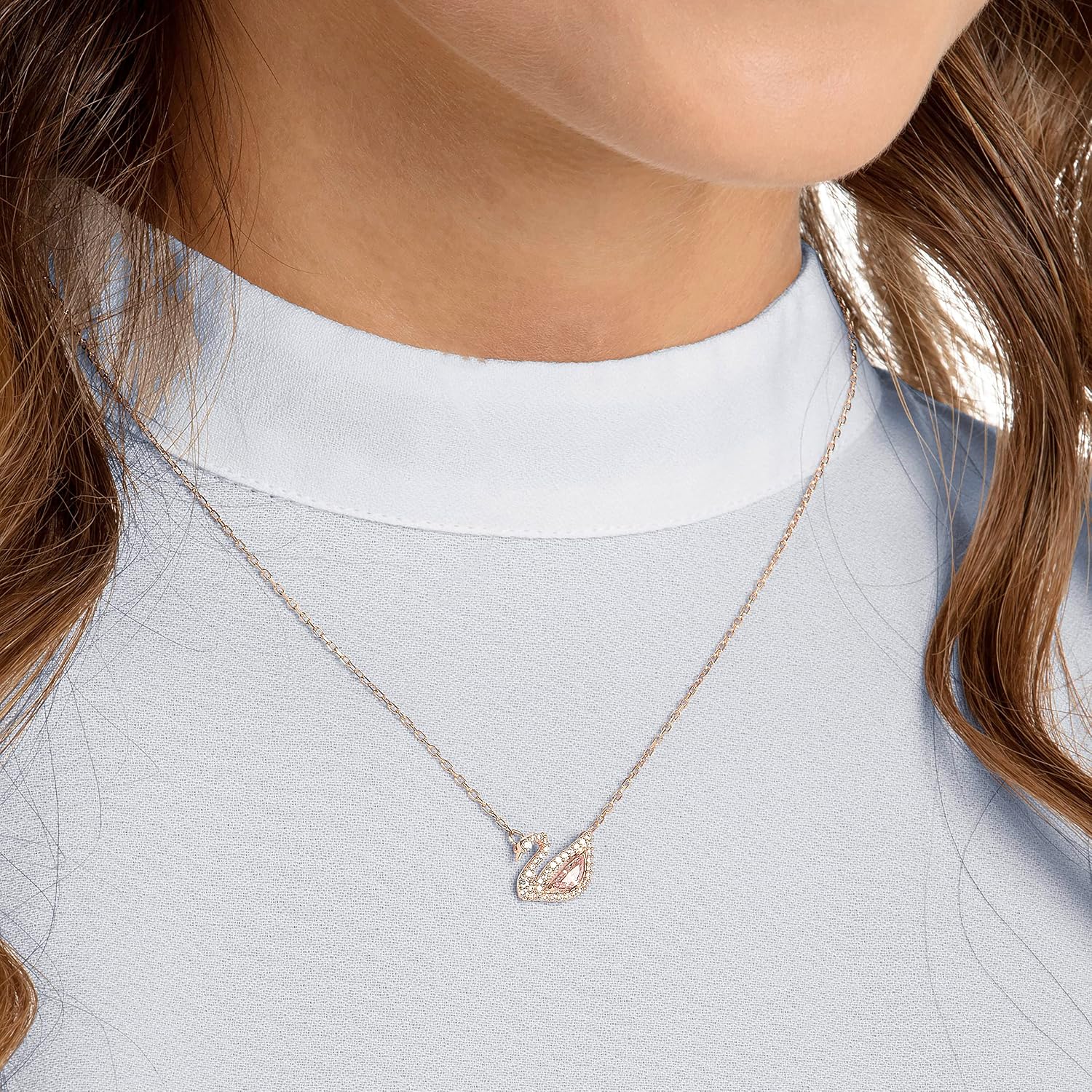 Detalle de Swarovski Swan Halskette – Roségold, Rosé Kristall, Schwananhänger