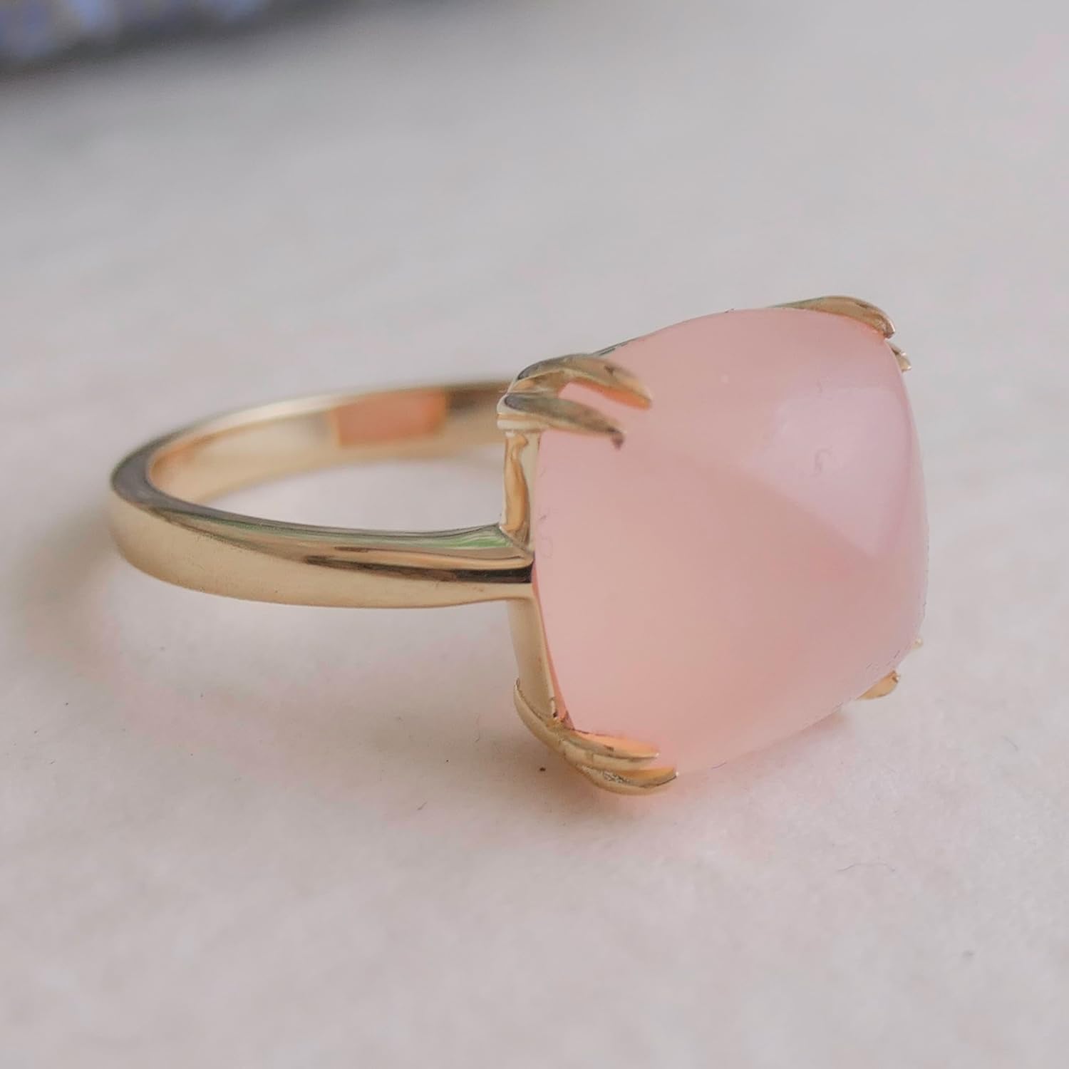 Detalle de Sophia Rose Jewellery Rosa Chalcedon „Sugar Loaf“ vergoldet – Sterling Silber Ring (Größe US 7)