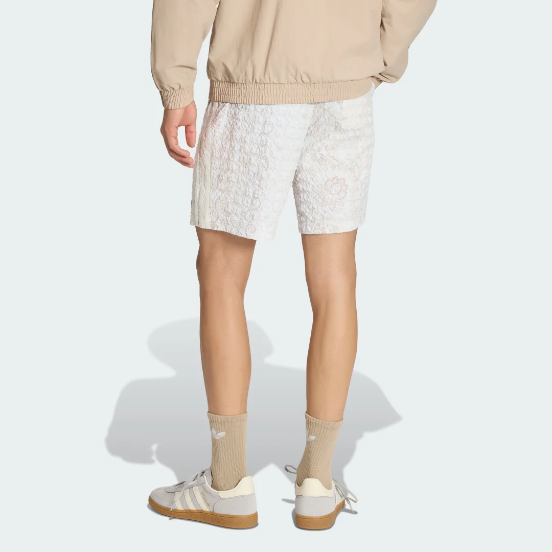 Detalle 2 de Adidas Pantalón corto estampado Seersucker – color blanco