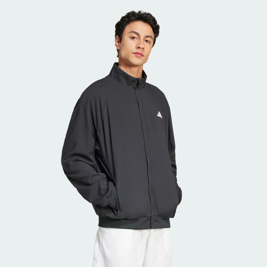 Detalle de Chaqueta Tennis Walk-On de Adidas: versatilidad y estilo para tus entrenamientos