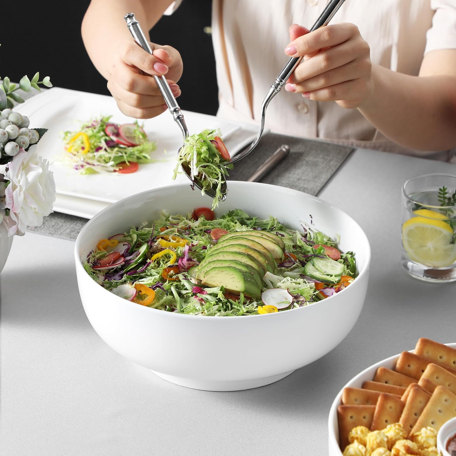 Detalle de MALACASA Regular Extra Large Porcelain Serving Bowls (114 oz) Set of 2, 10" White