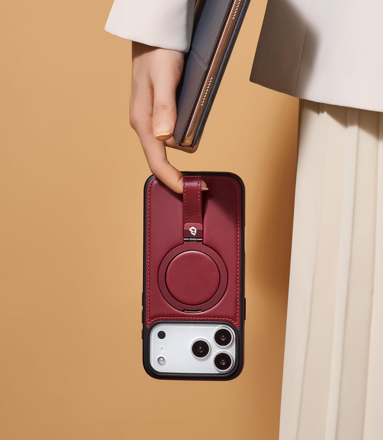 Detalle 2 de BUTAIGA iPhone 17 Pro Max leather case with stand 6.9"