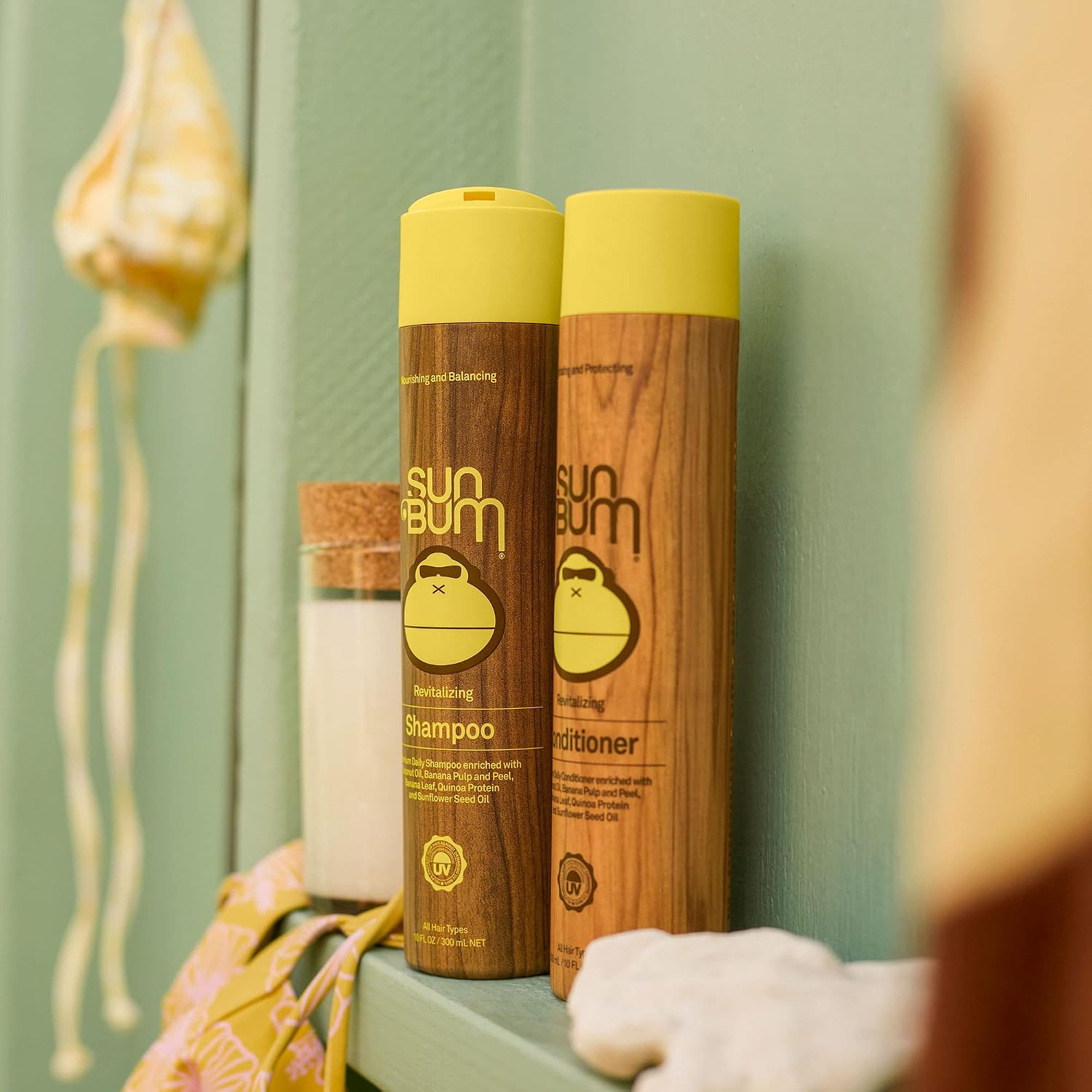 Detalle 2 de Sun Bum Revitalising Shampoo (Silicone Free & Colour Safe), Vegan and Cruelty Free, 300ml