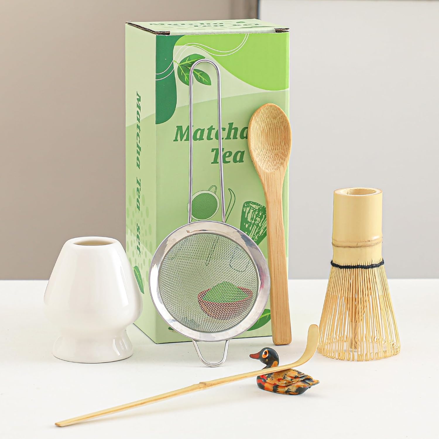 Detalle 2 de Nideen Matcha Whisk Set of 6 with Ceramic Holder (White) – whisk, scoop, spoon & sifter kit
