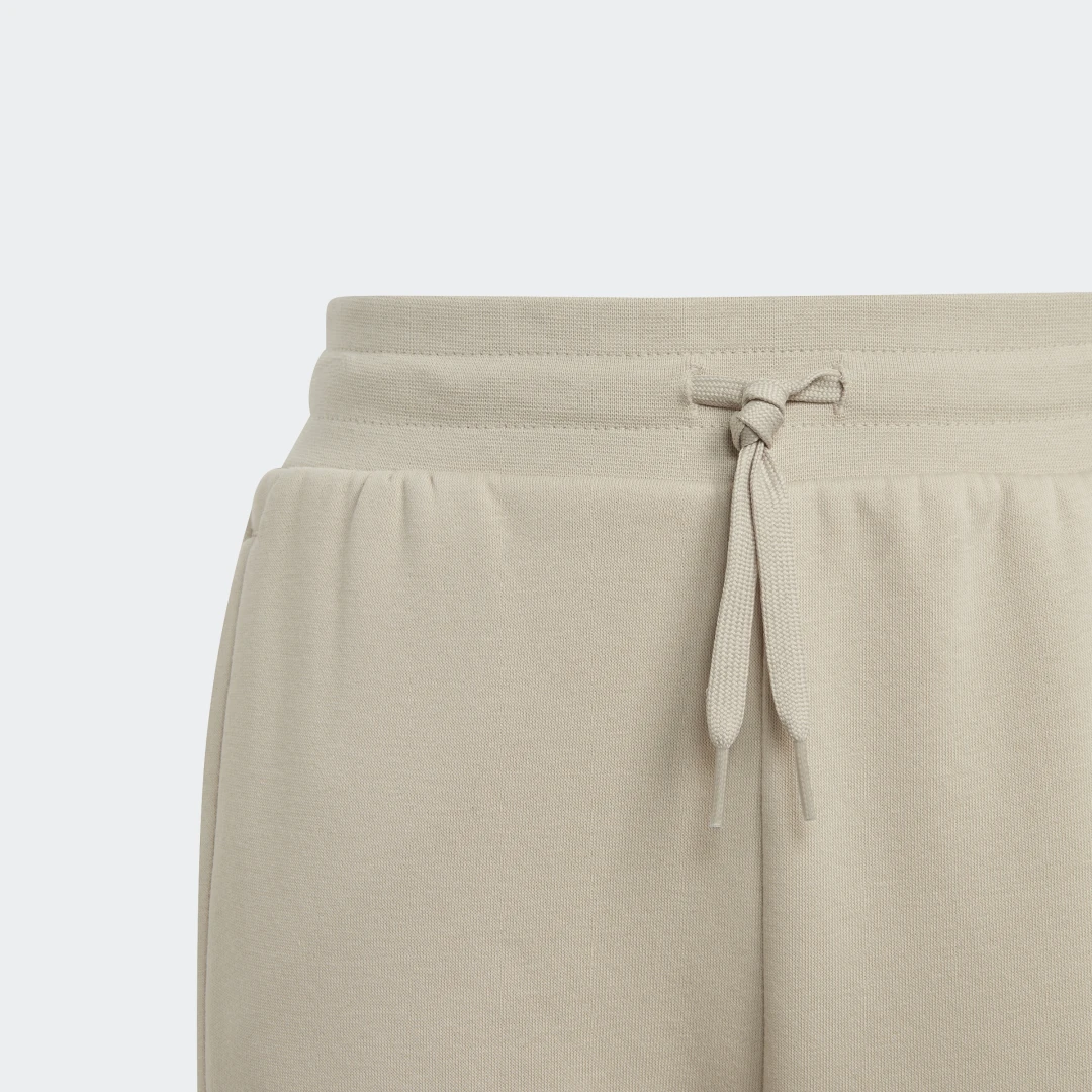 Detalle de Pantalón Adicolor Beige de Adidas