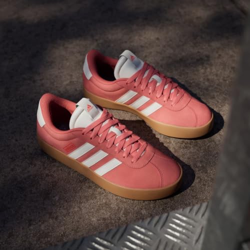 Detalle de adidas Mujer VL Court 3.0: preloved en Scarlet/Core White/Bright Red, talla 41 1/3 EU