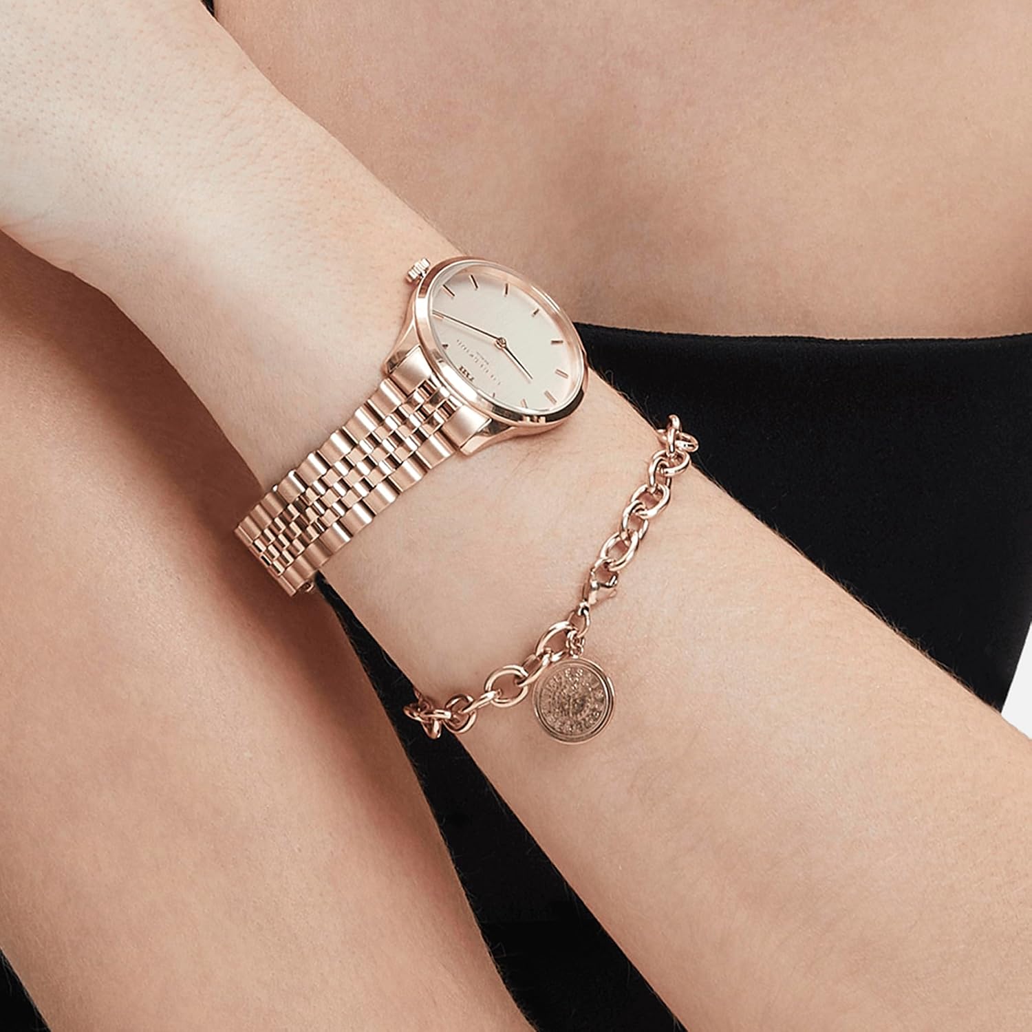 Detalle de LIEBESKIND BERLIN Damen Schmuck mit Coin Anhänger – Edelstahl-Coin Anhänger in Ketten, Armbändern und Ohrringen