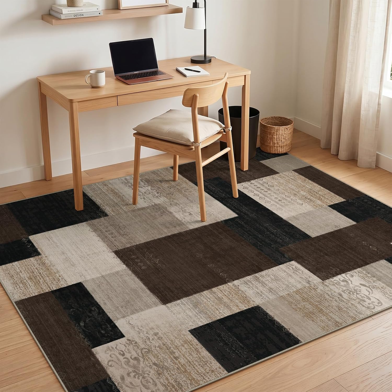 Detalle 1 de Hroza 5' x 7' Washable Area Rug, Brown Geometric Faux Wool, Low Pile