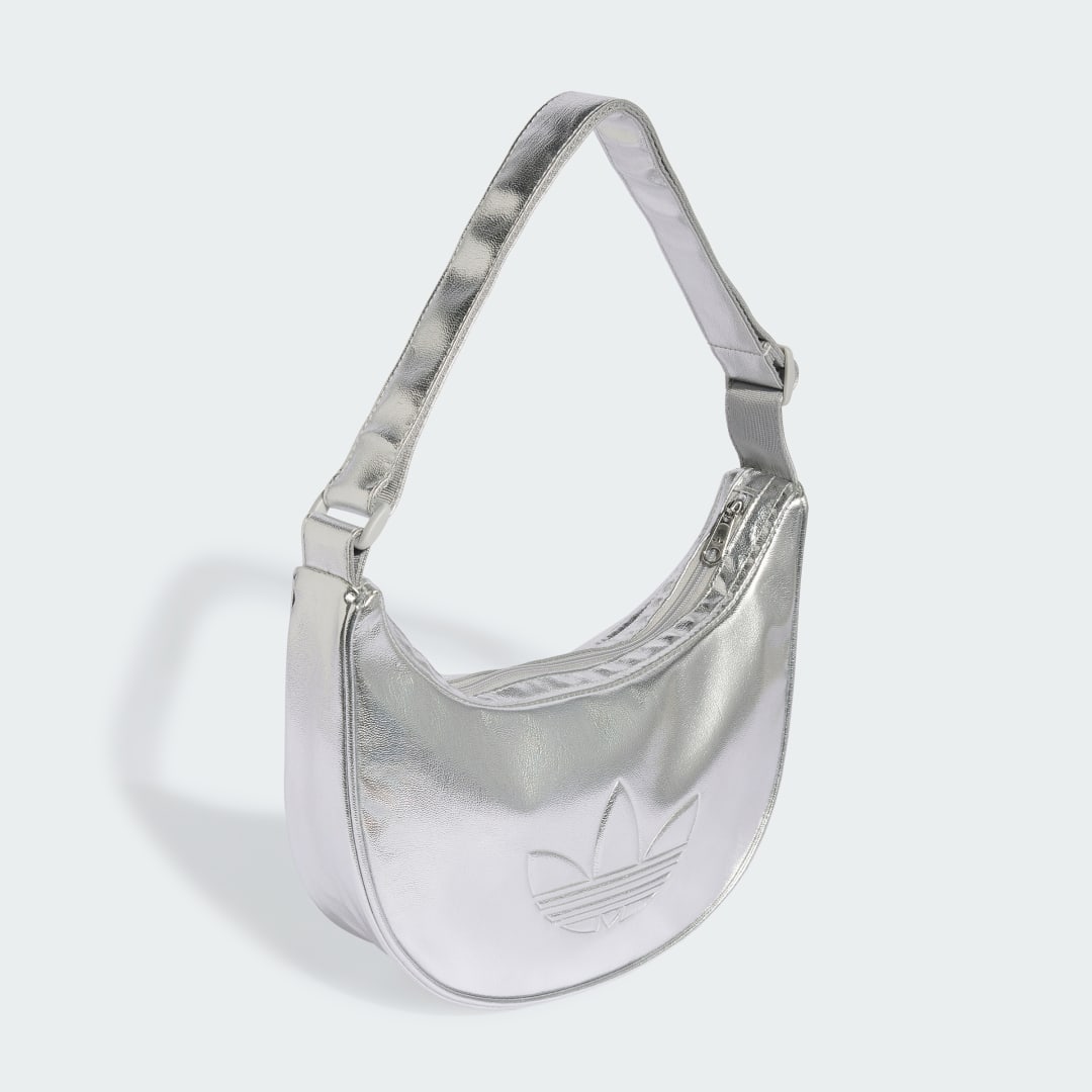 Detalle de Bolso Adidas Adicolor Half Crescent de piel sintética metalizada