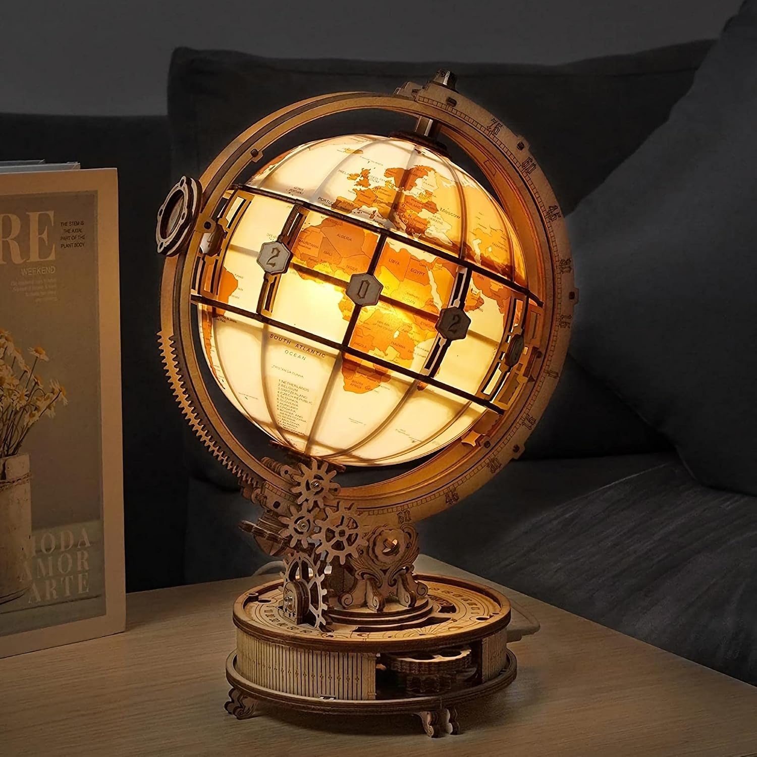Detalle de ROKR 3D Holzpuzzle „Leuchtender Globus“ (ST003) mit LED – drehbares Holzmodell als Schreibtischdekoration