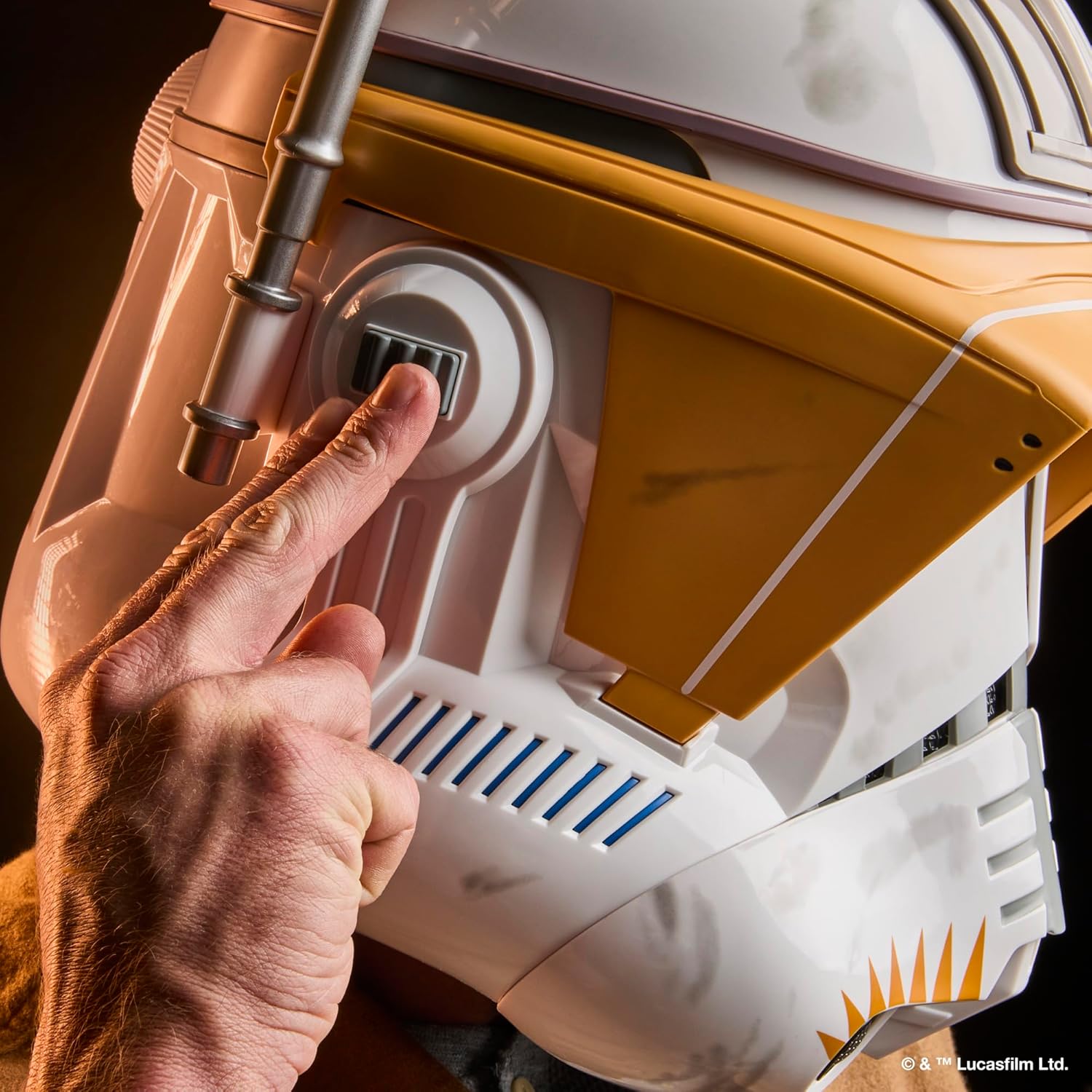 Detalle 2 de STAR WARS The Black Series Clone Commander Cody Electronic Helmet (Revenge of the Sith) - Premium Replica, Amazon Exclusive