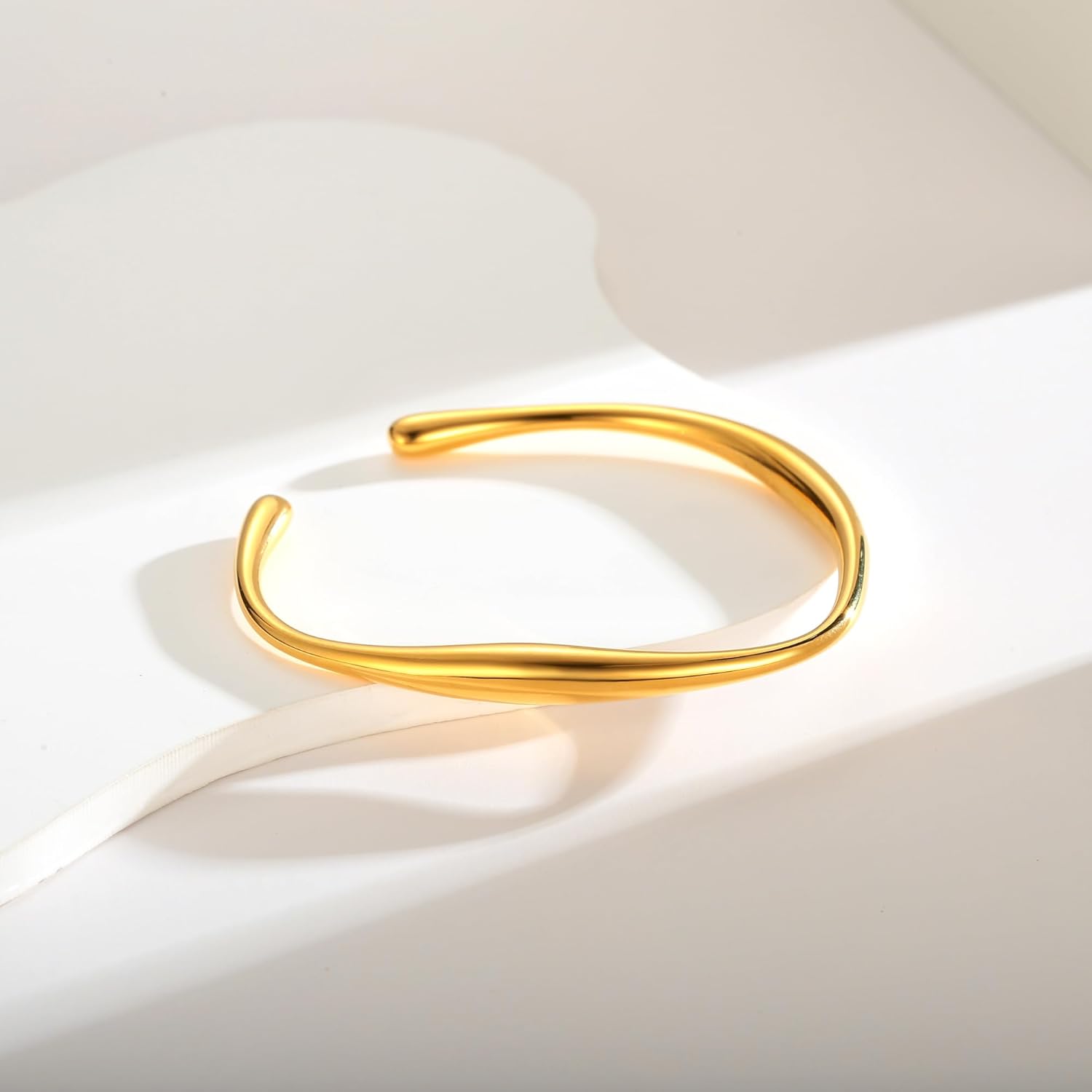 Thumbnail 1 de LILIE&WHITE Adjustable Teardrop Gold Cuff Bracelet for Women