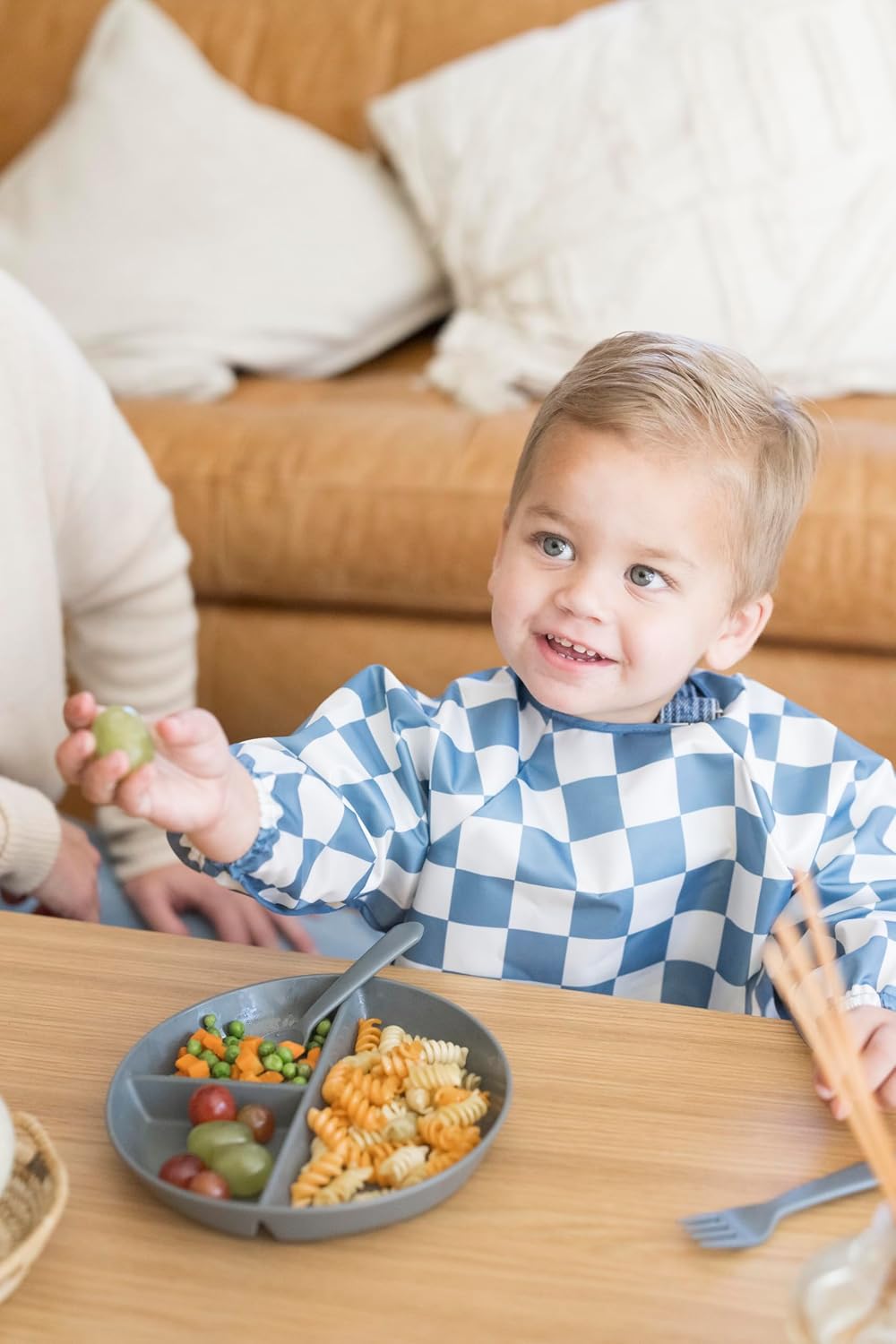 Detalle de Tiny Twinkle Long Sleeve Bib, Waterproof Polyester, Checkers Blue, 6–24M