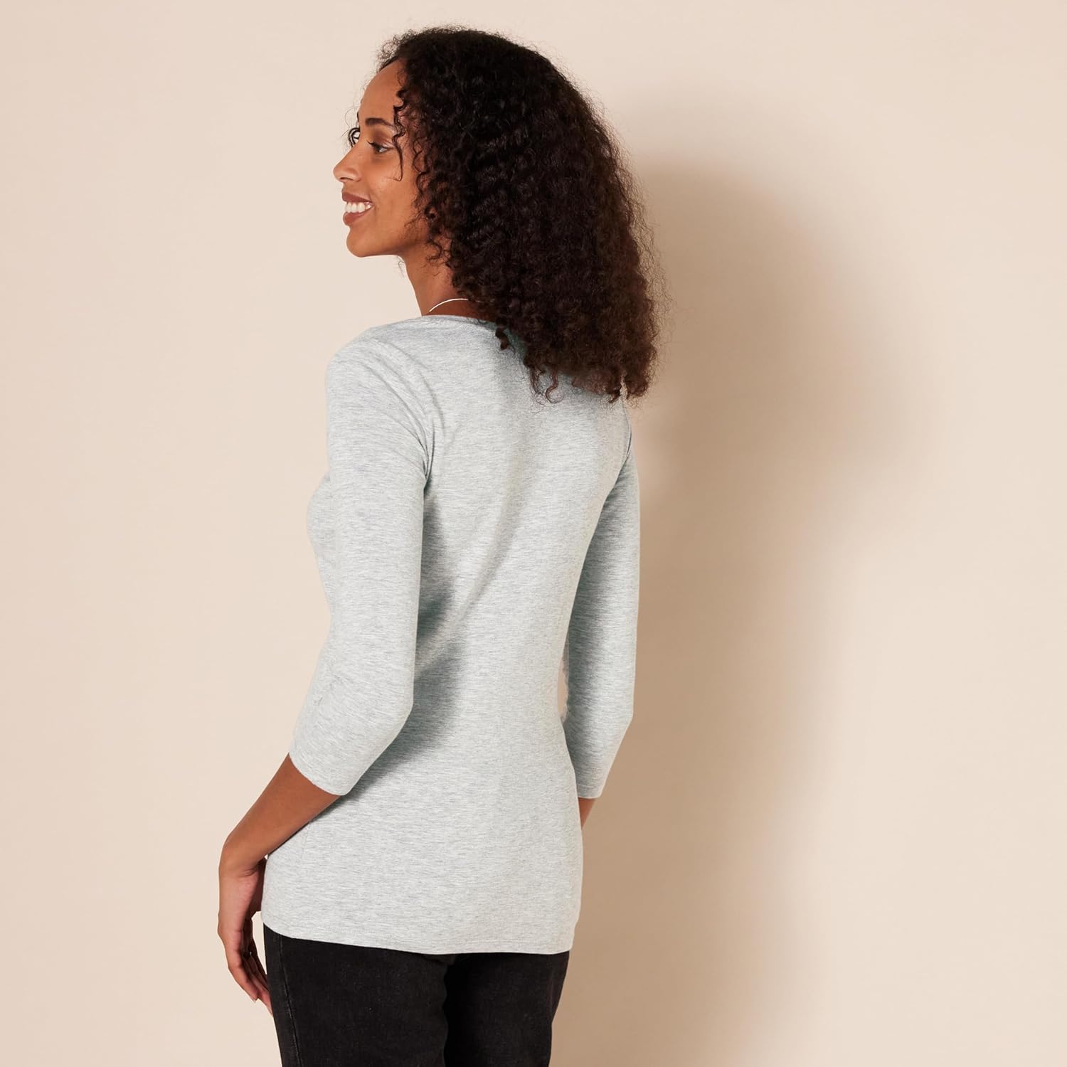 Thumbnail 1 de Amazon Essentials Women's Regular-Fit 3/4 Sleeve V-Neck T-Shirt (Plus Size available)