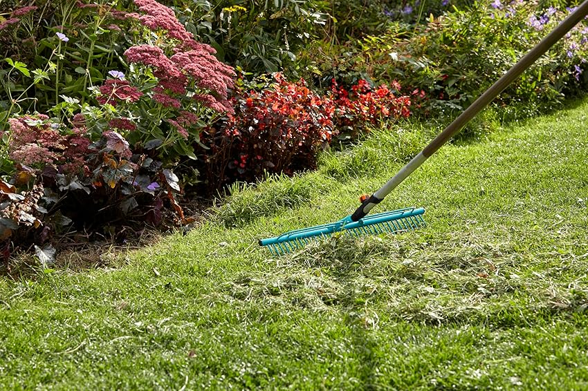 Detalle 2 de Gardena G3381-20 Rastrillo césped 60 cm