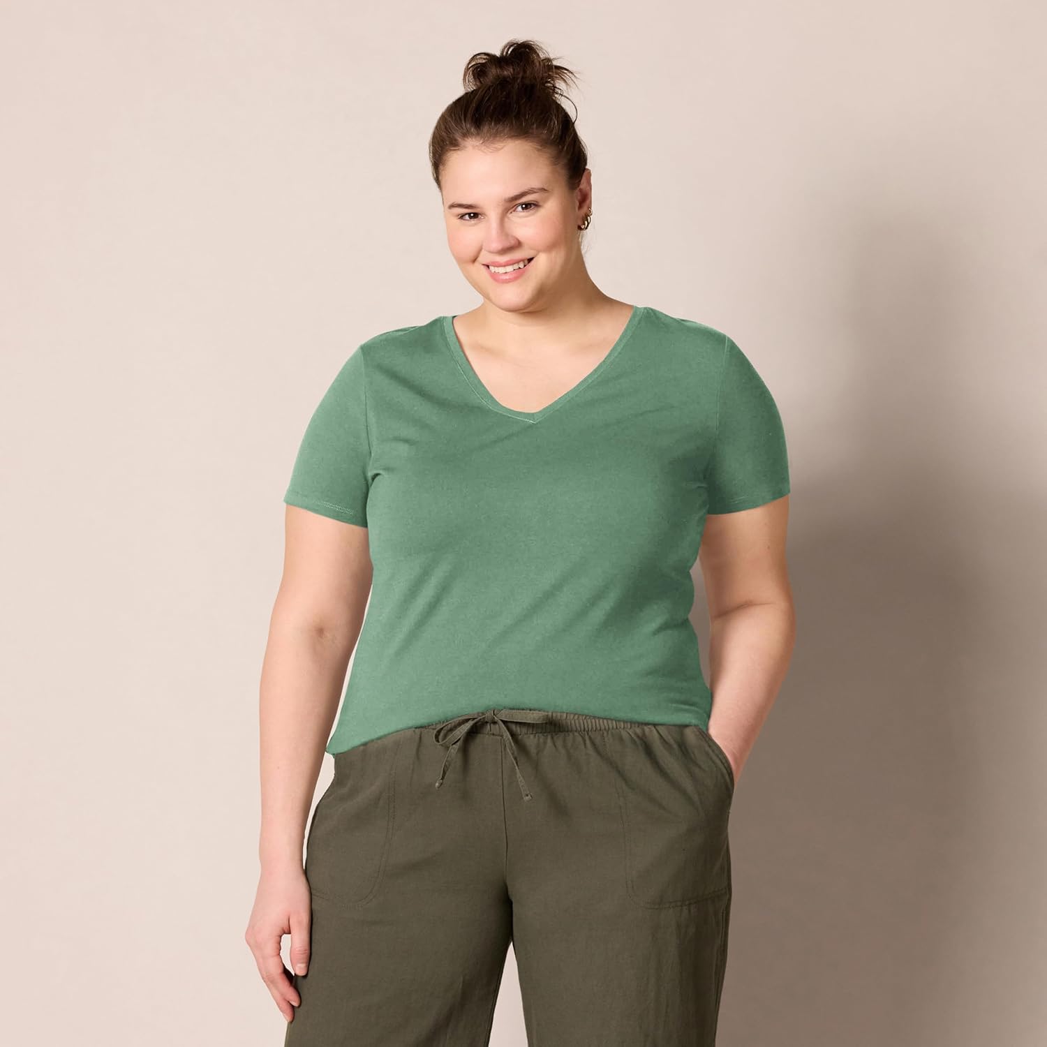 Thumbnail 5 de Amazon Essentials Damen Kurzarm T-Shirt Regular Fit in Baumwoll-Modal-Mix (Rundhals oder V-Ausschnitt) – Multi-Packs