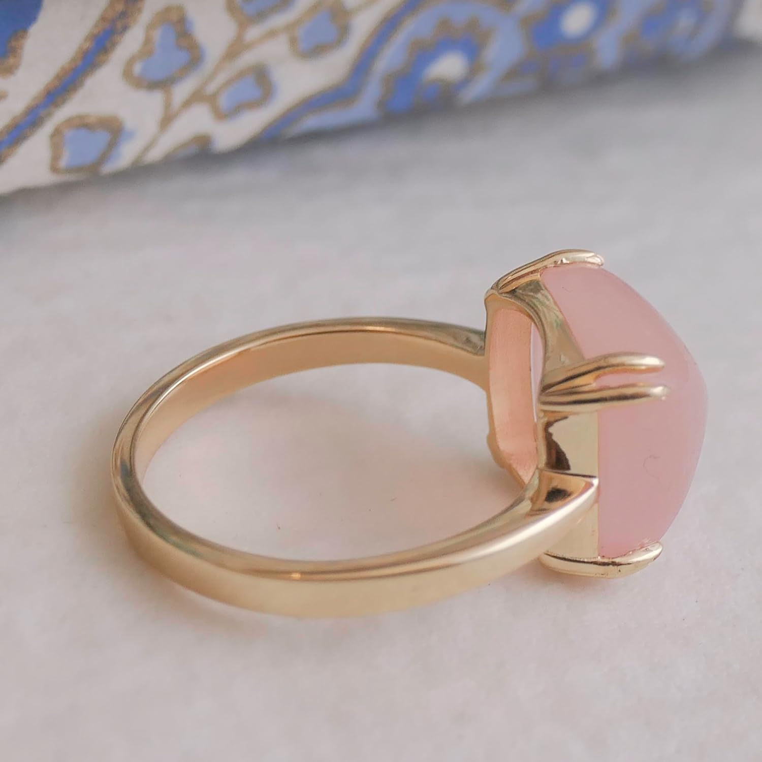 Detalle de Sophia Rose Jewellery Rosa Chalcedon „Sugar Loaf“ vergoldet – Sterling Silber Ring (Größe US 7)