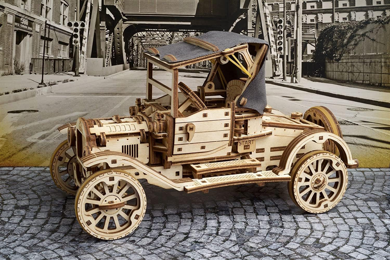 Thumbnail 5 de UGEARS Classic Model Car Kit — puzzle 3D en bois rétro avec toit pliant et moteur fonctionnel à 4 cylindres