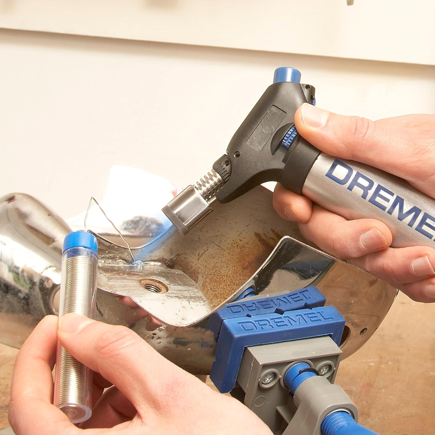 Thumbnail 6 de Dremel Saldatore a gas butano stazionario Versaflame 2200: pistola termica senza fili per saldare, piegare tubi e restringere