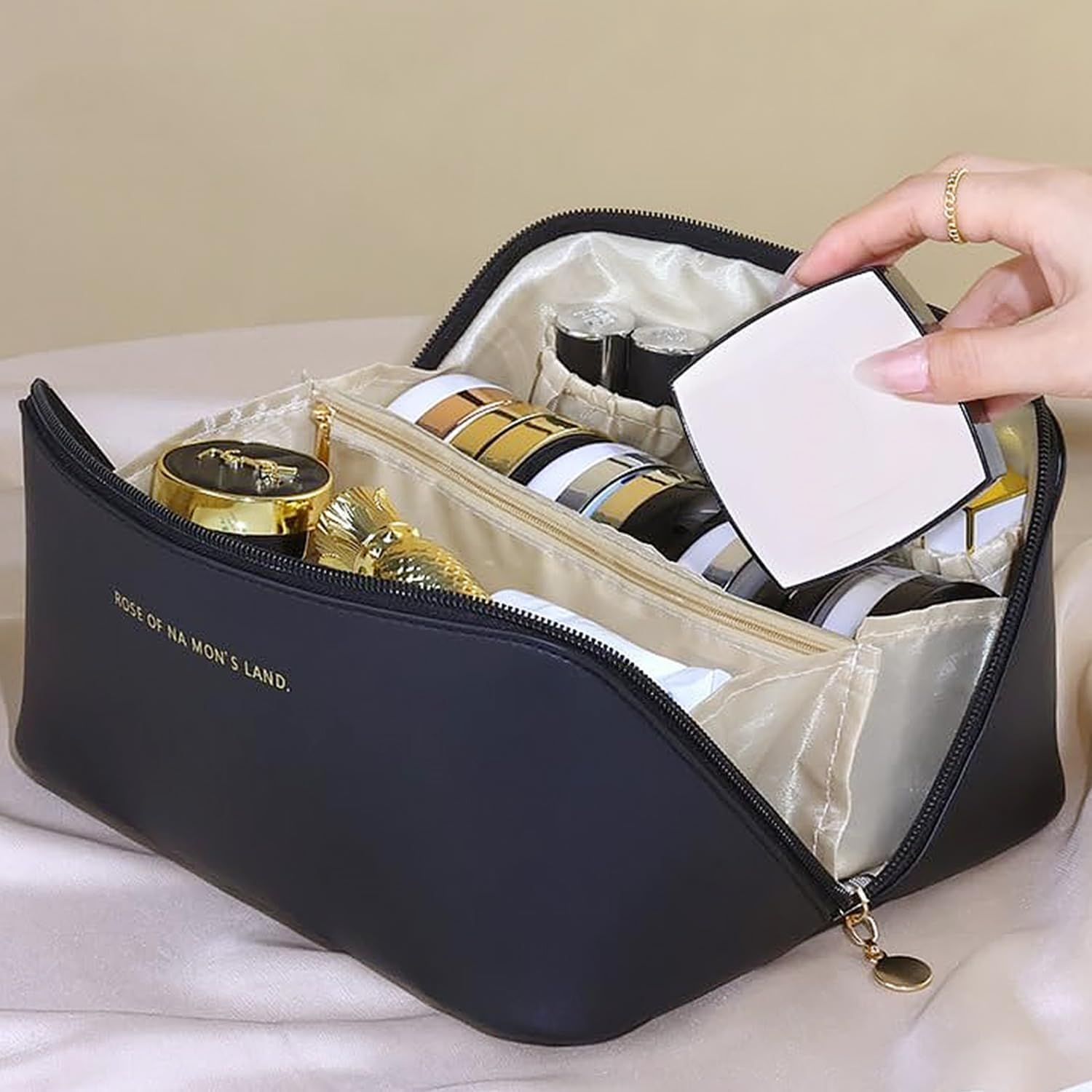 Detalle de Makeup bag set in black
